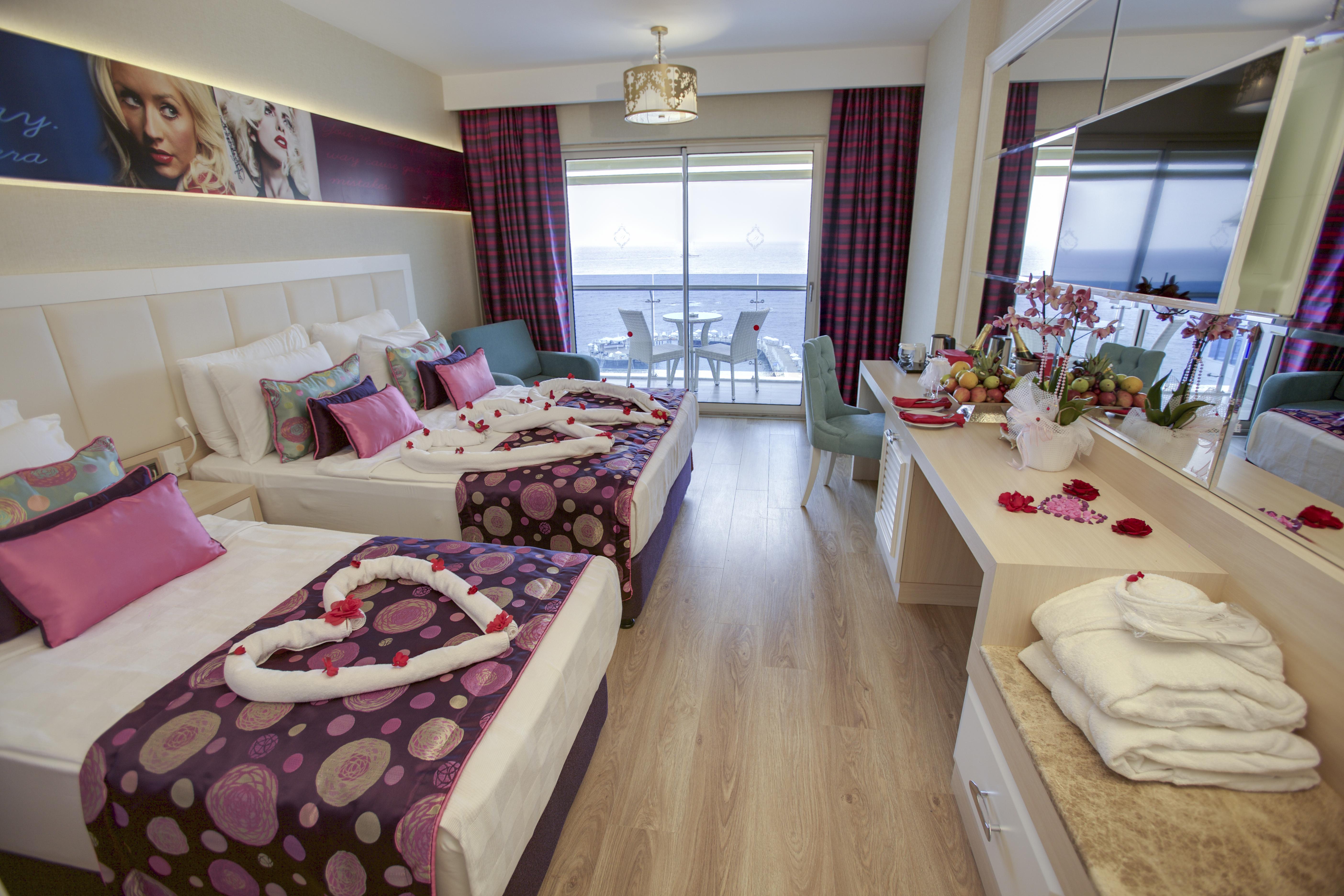 Azura Deluxe & Hotel