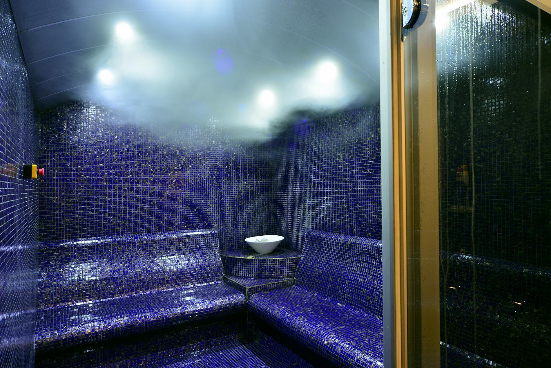 Azura Deluxe & Hotel 5*