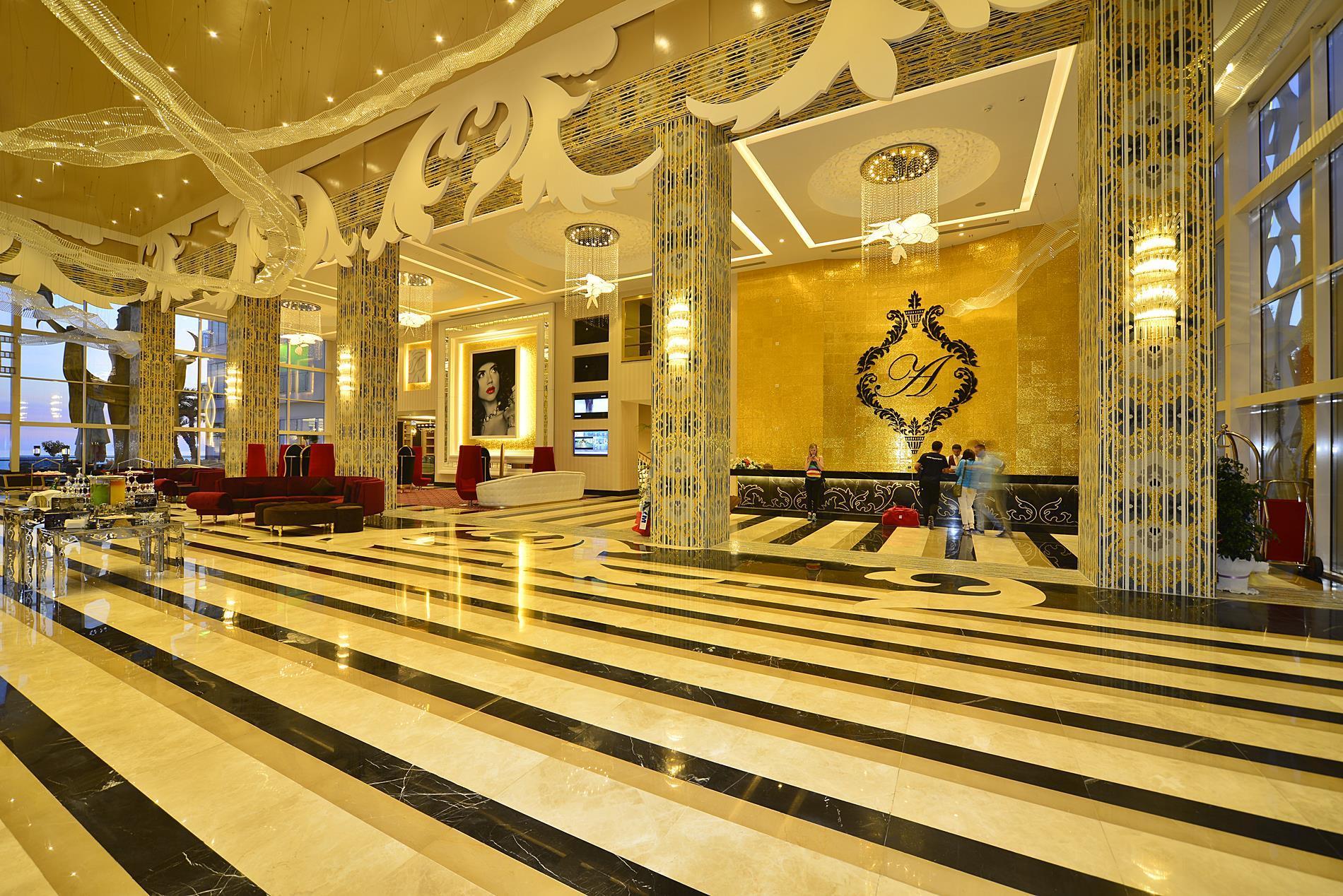 Azura Deluxe & Hotel 5*