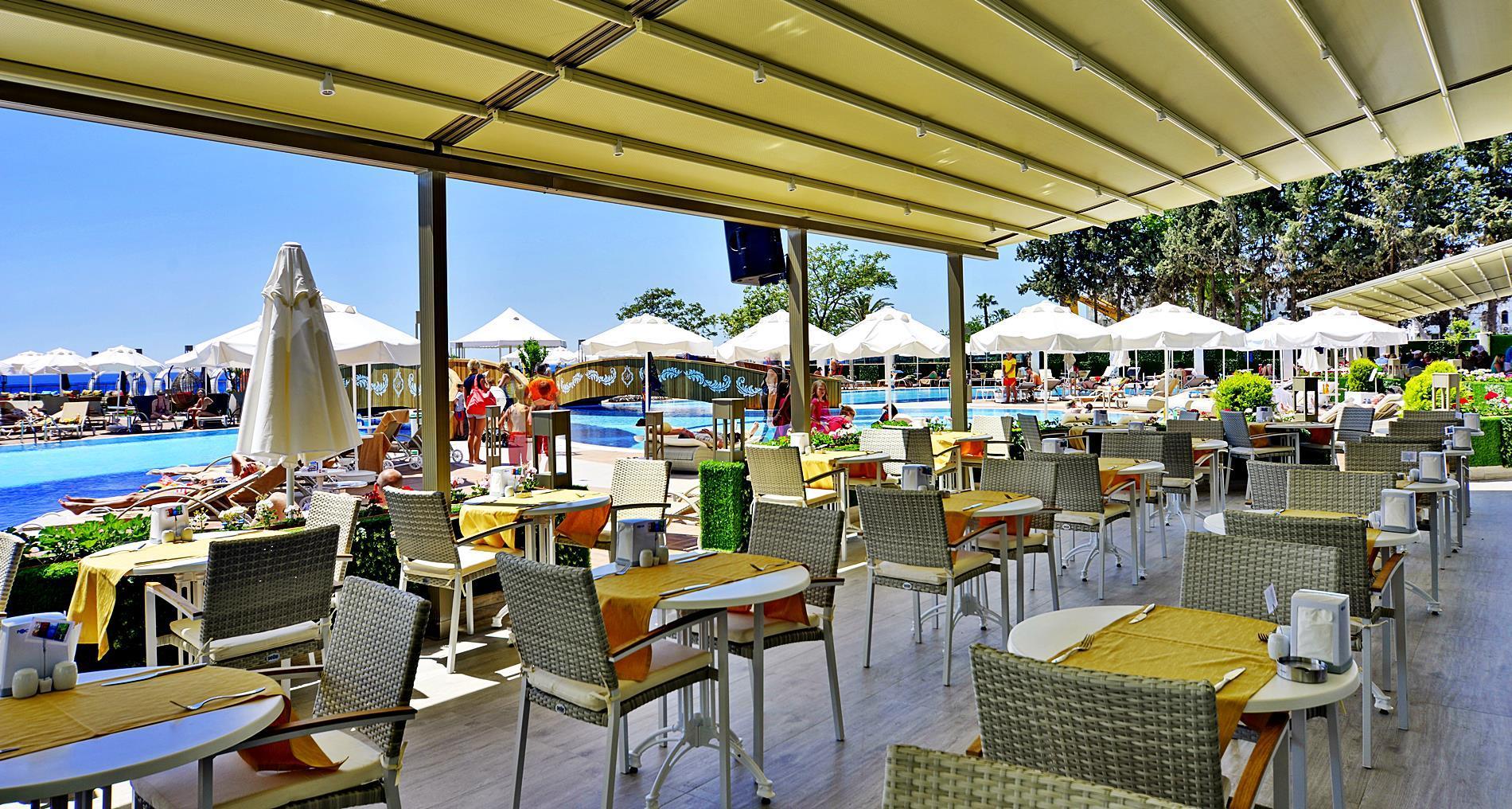 Azura Deluxe & Hotel 5*