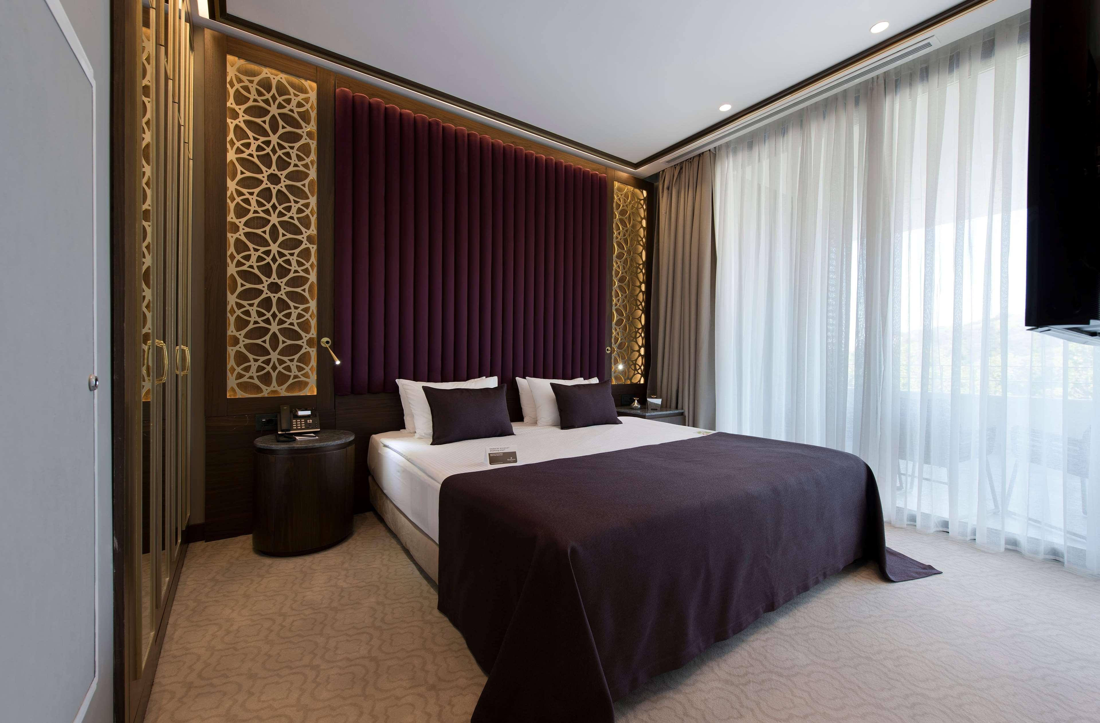 Ramada Plaza &
