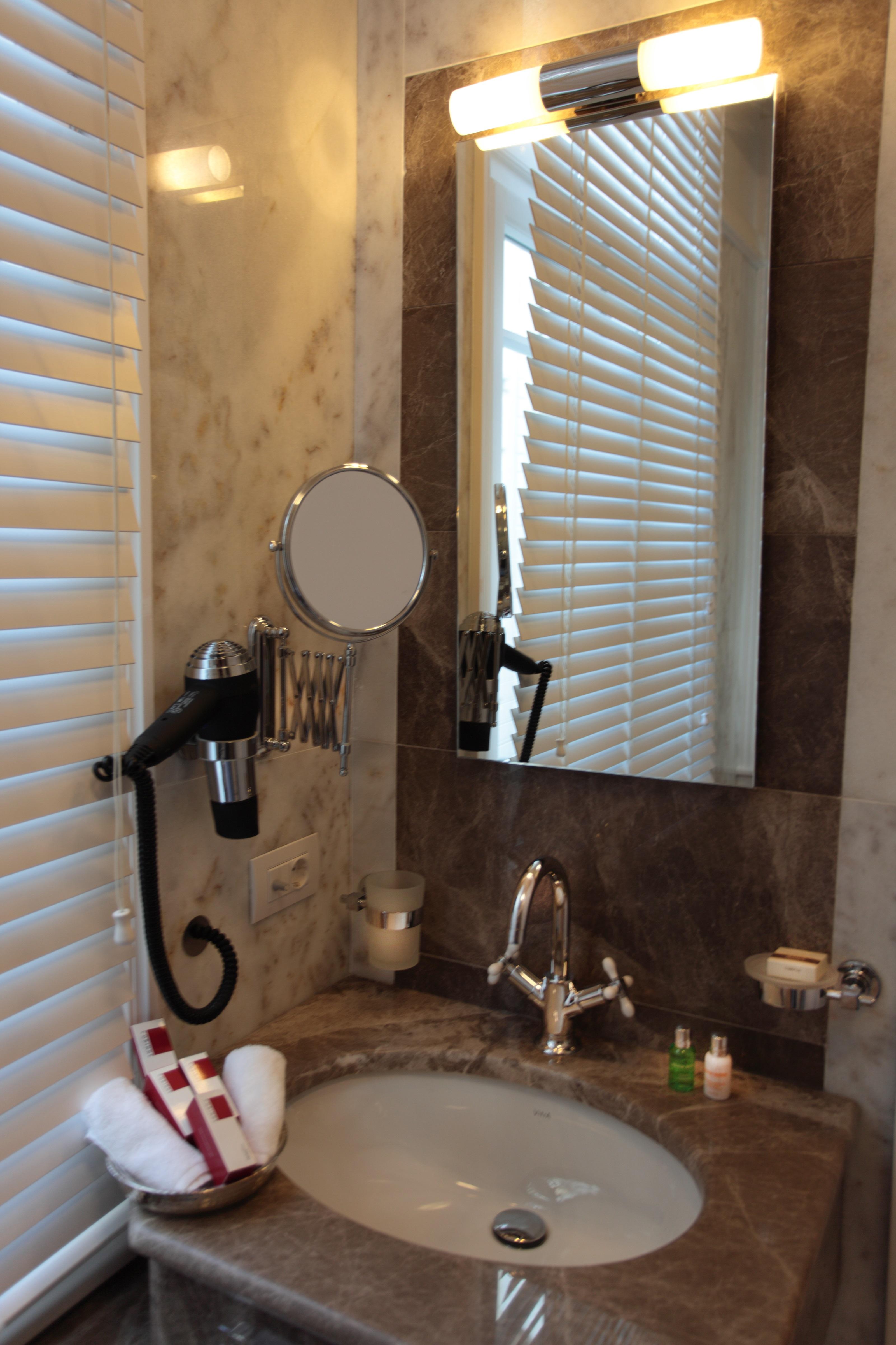Hotel Corinne Art & Boutique 4*