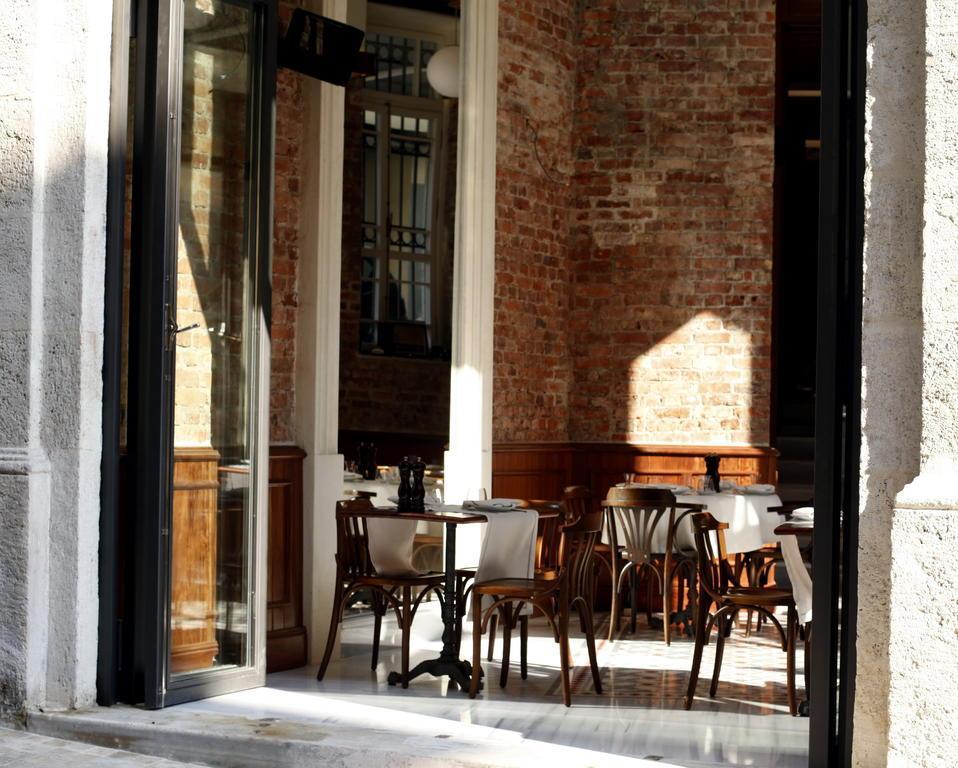 Corinne Art & Boutique Hotel