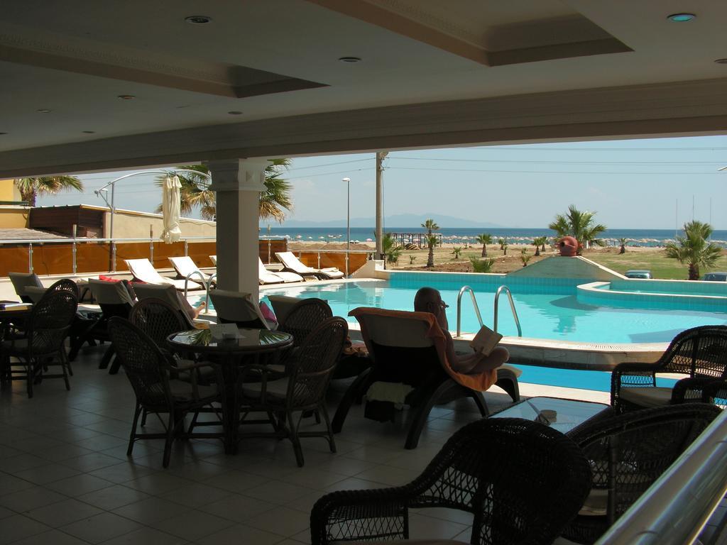 Amphora Hotel 3*