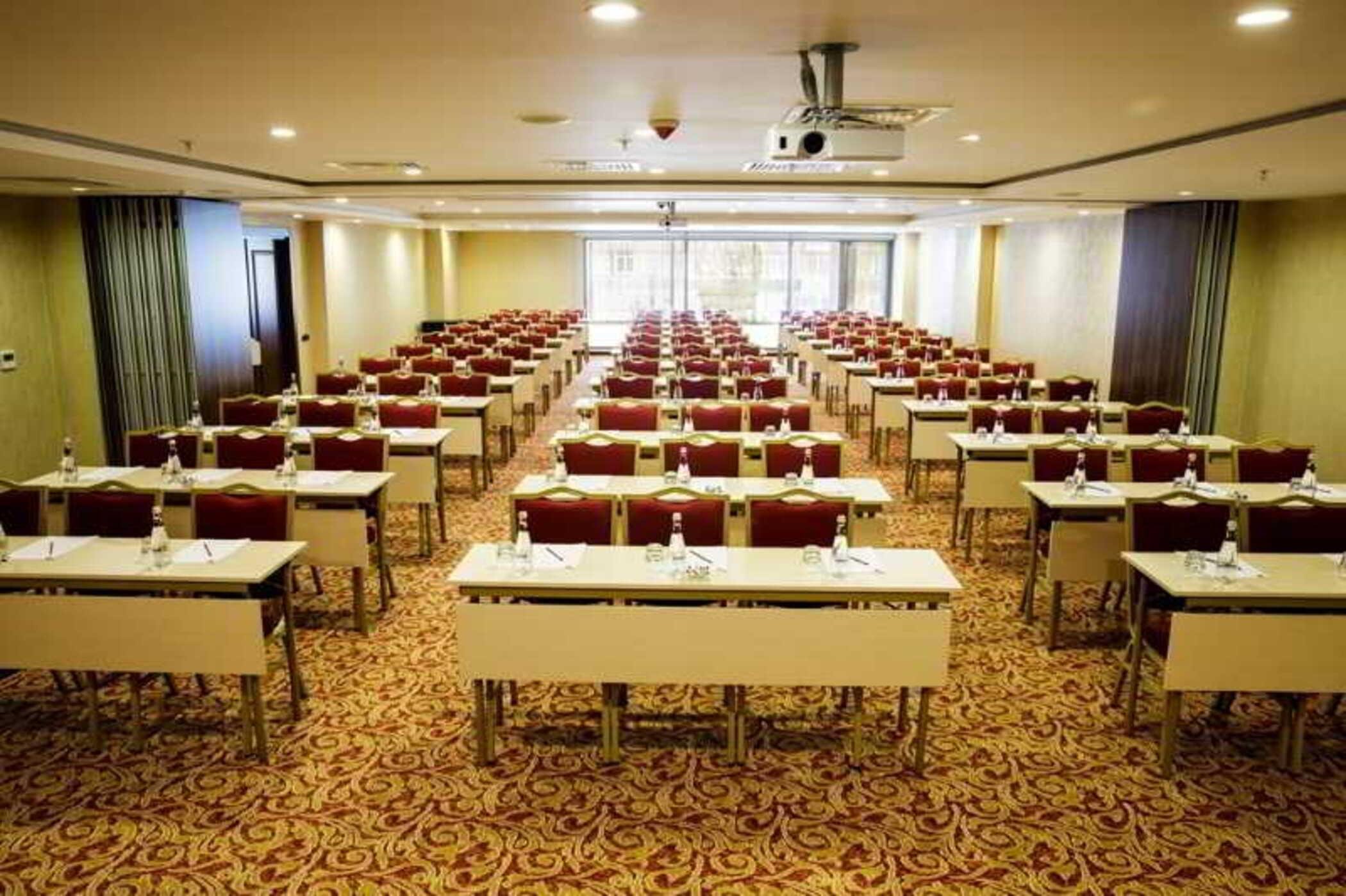 Hotel Grand Aras & 4*