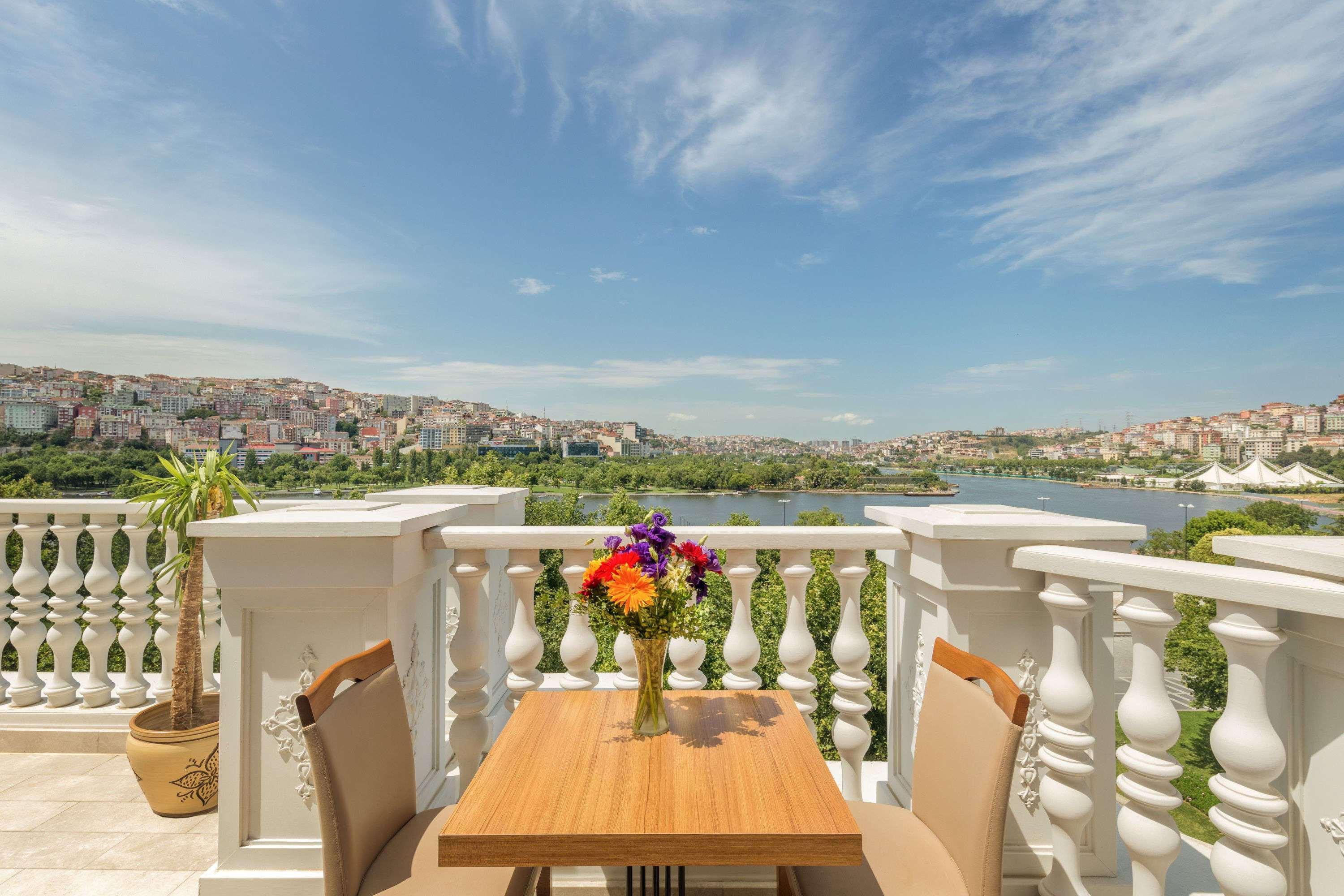 Ramada By Wyndham Istanbul Golden Horn 4*