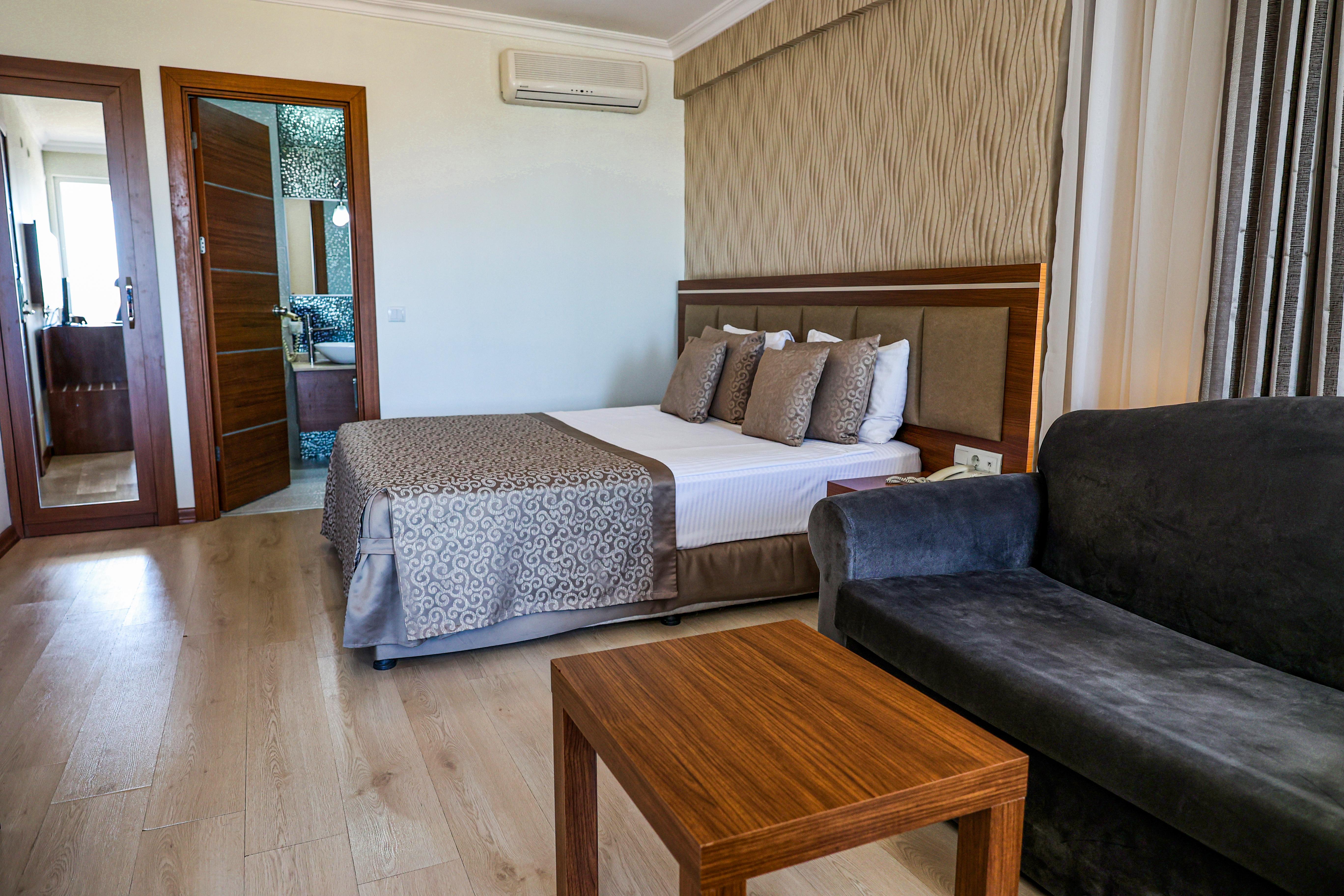The Corner Park Hotel 3*