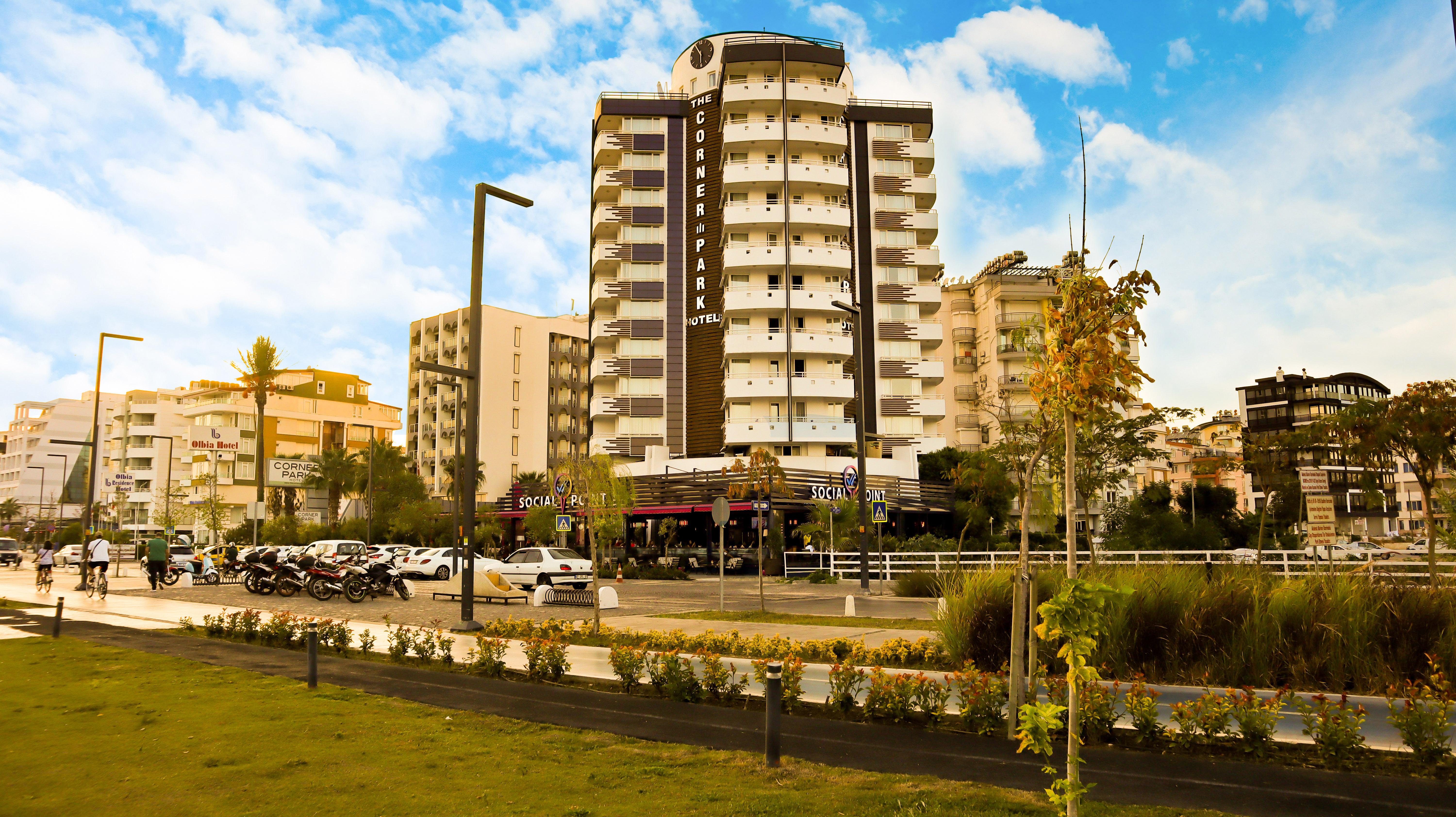 The Corner Park Hotel 3*