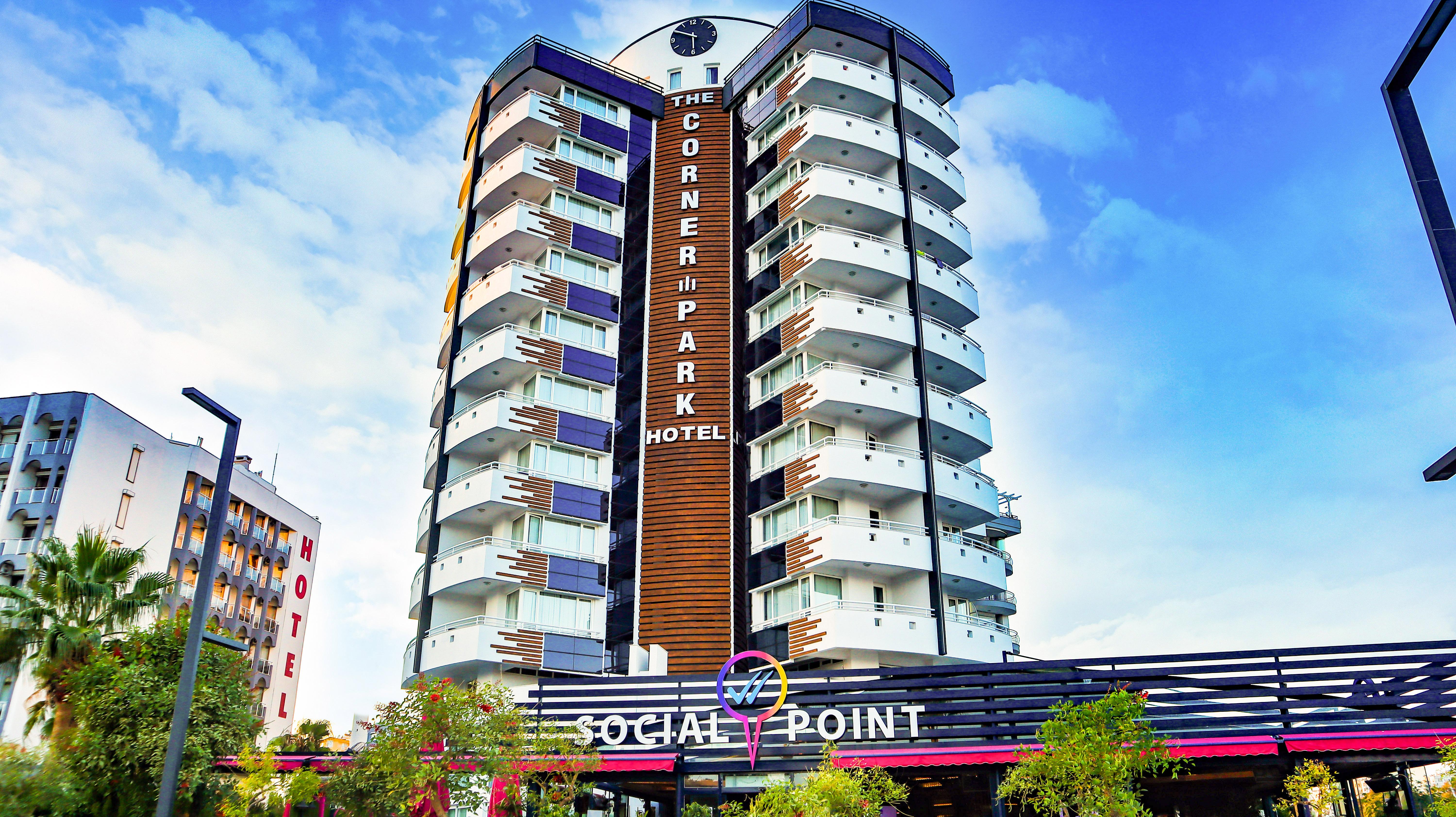 The Corner Park Hotel 3*