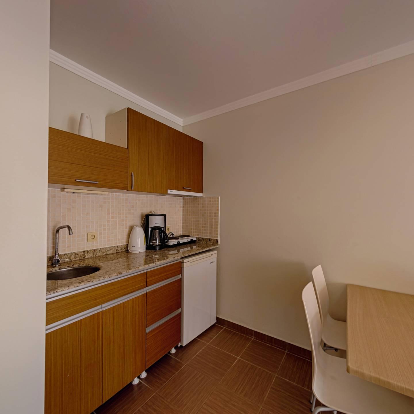 Hotel Risus Side