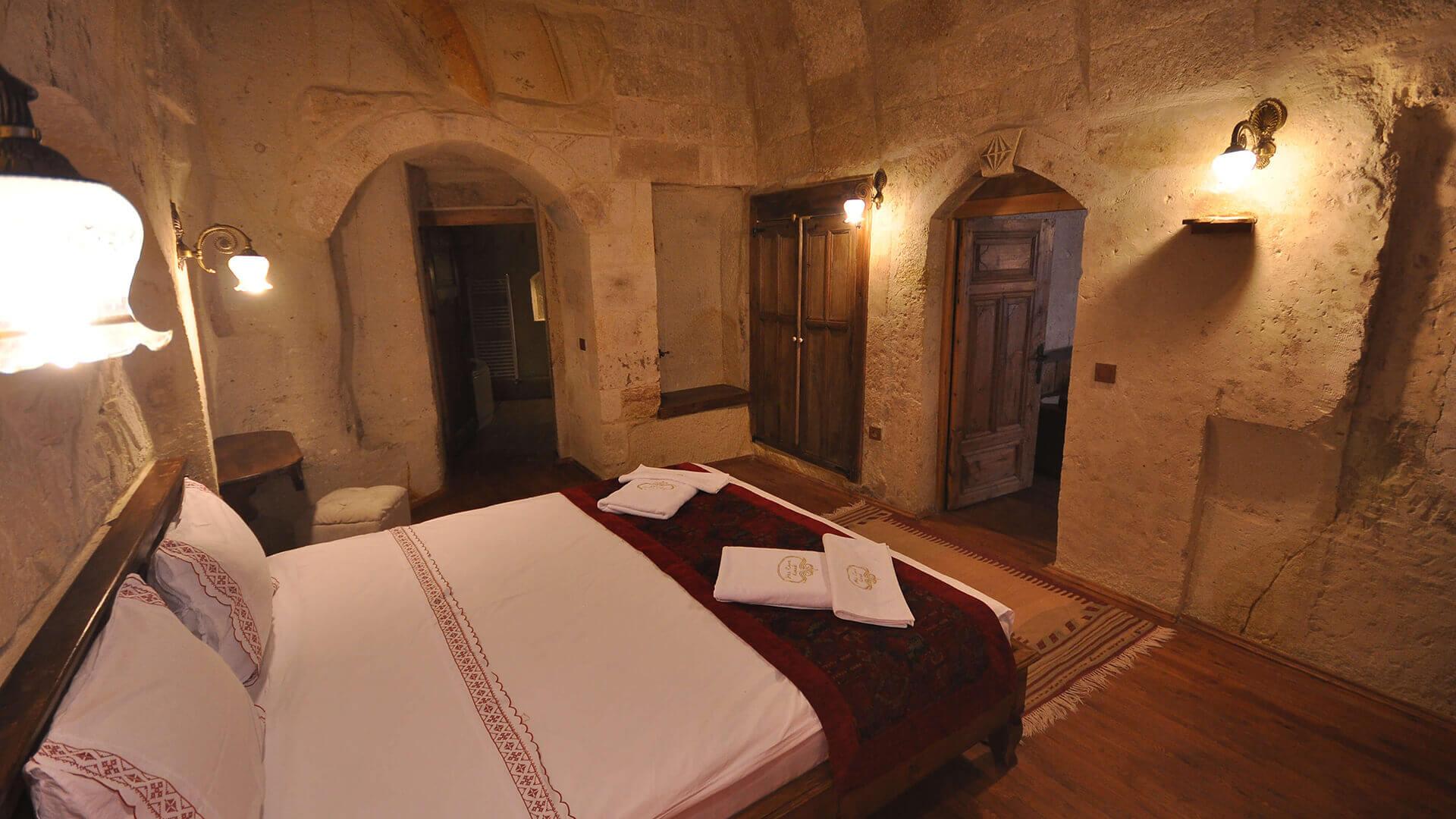 Hotel Has Cave
