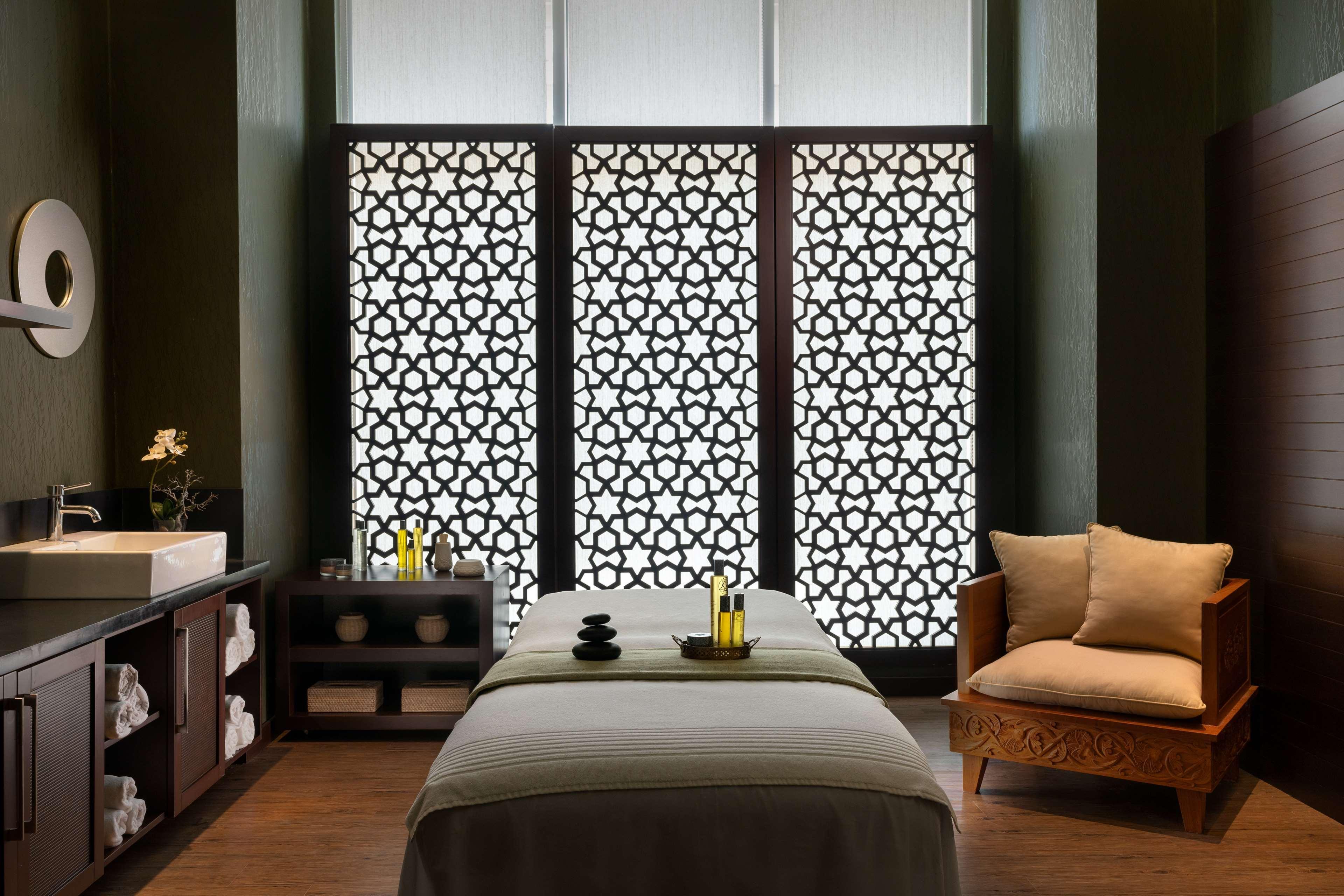 Radisson Blu &