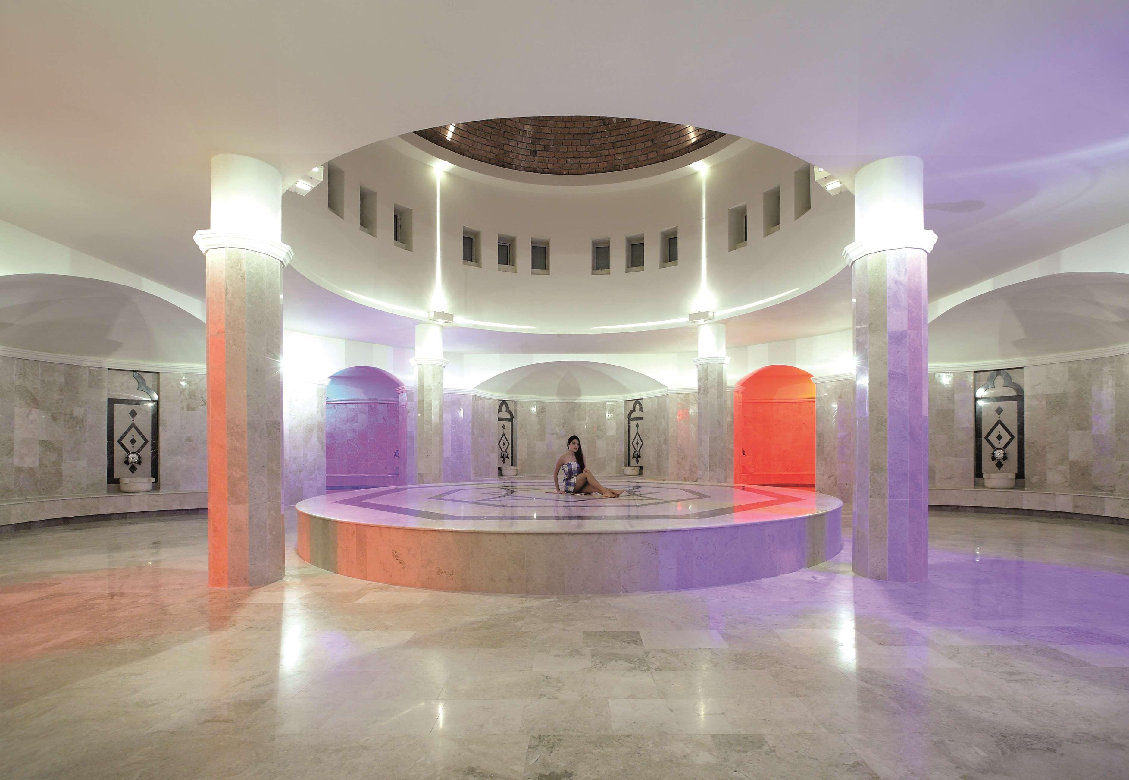 Radisson Blu & 5*