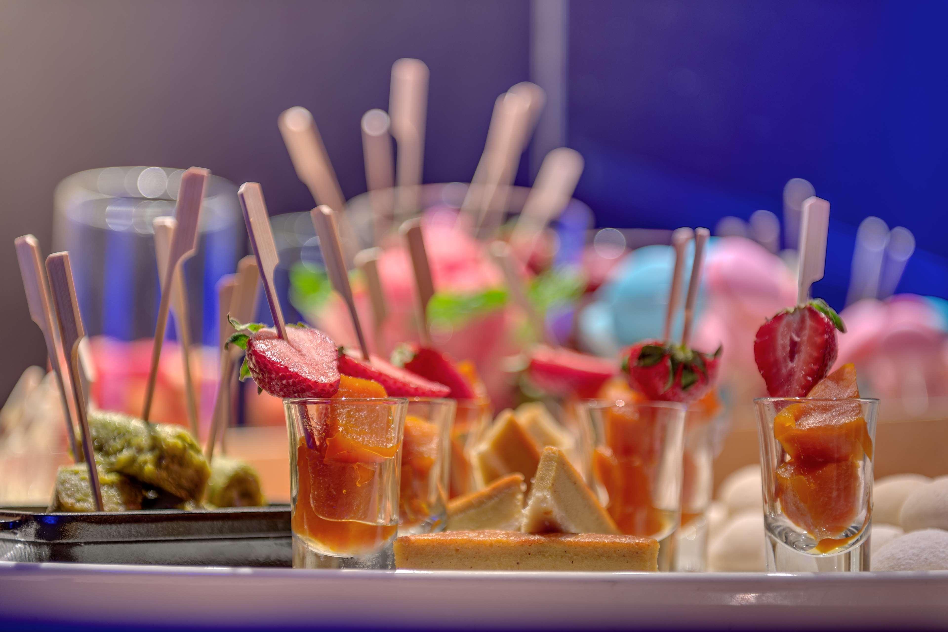 Radisson Blu &
