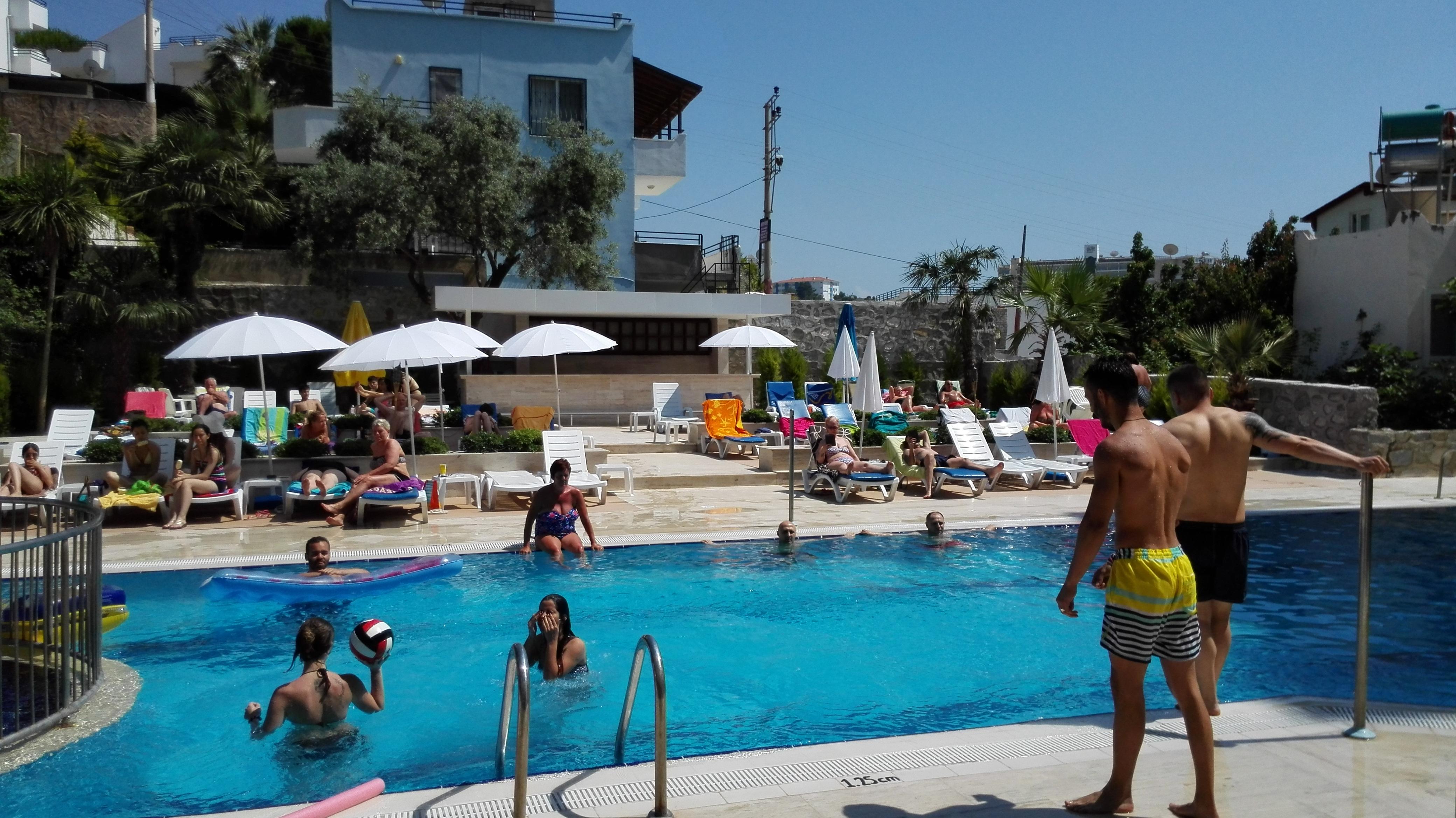 Happy Aparthotel 3*