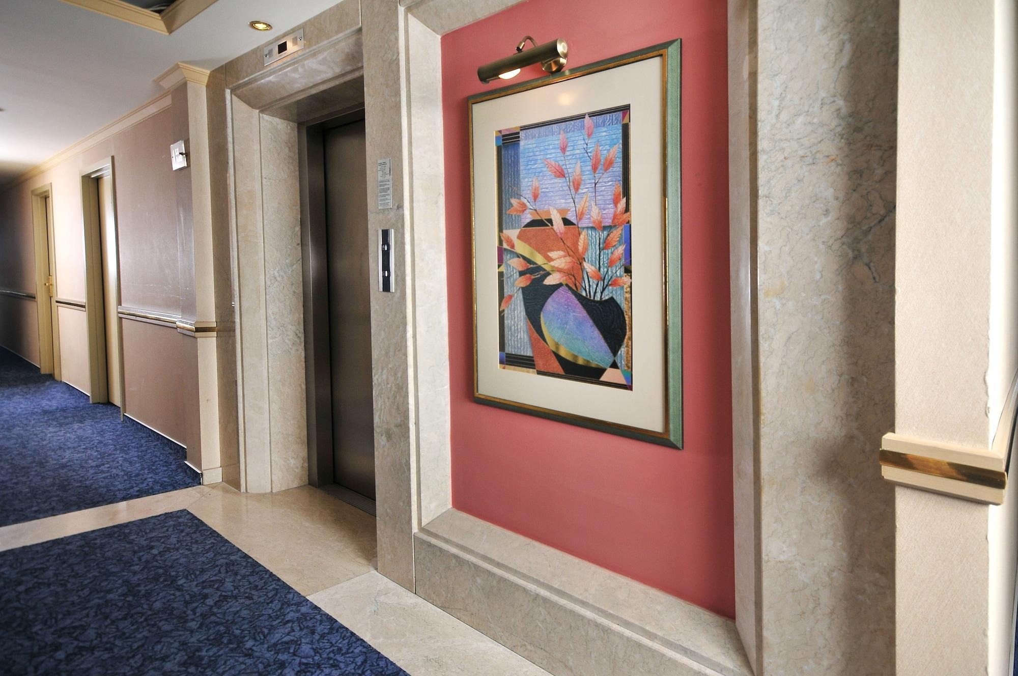 Class Hotel 4*
