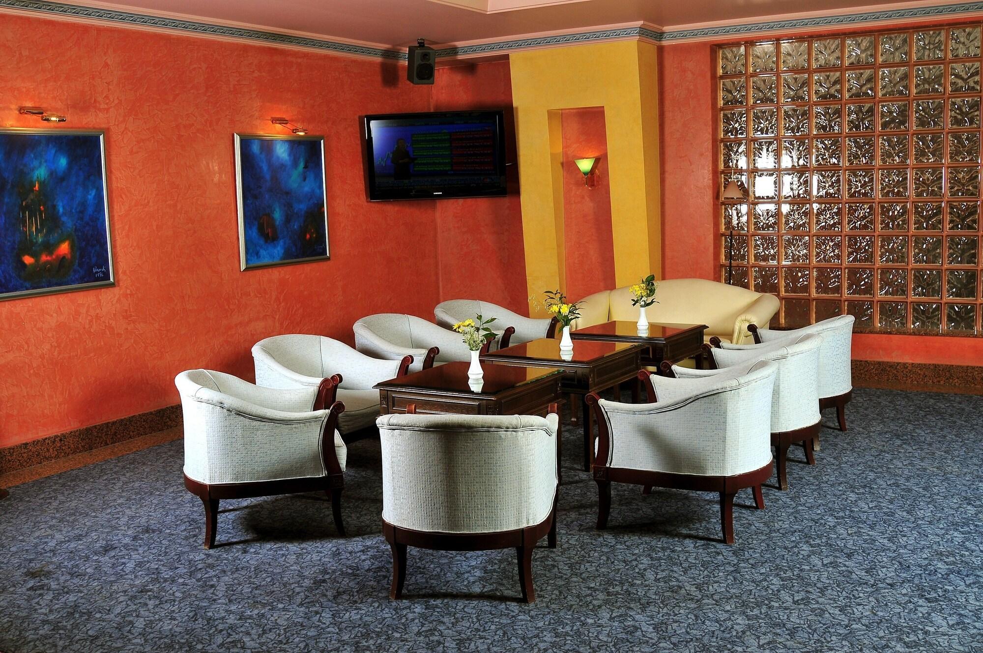 Hotel Class 4*