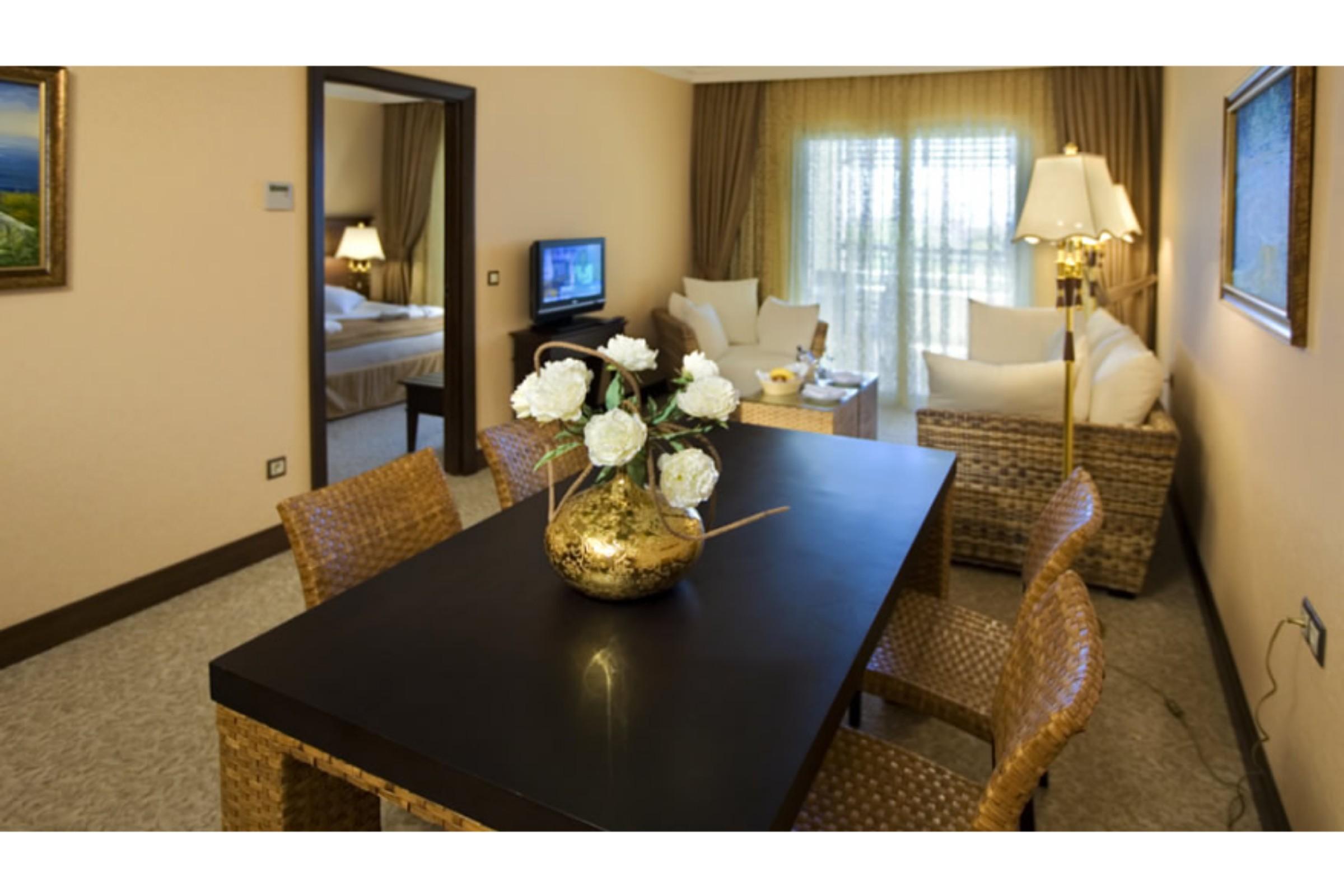 Latanya Park 4*