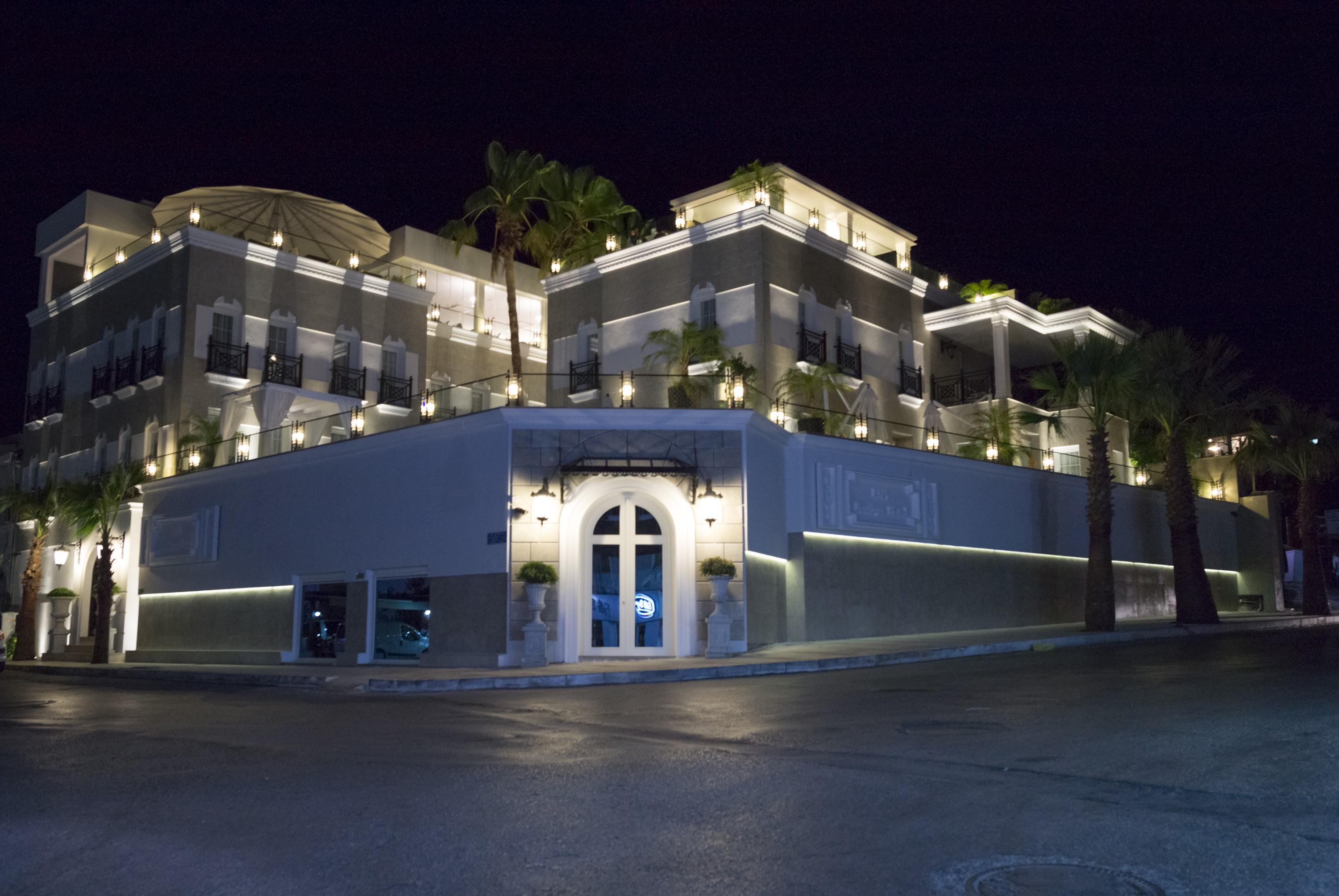 Ena Boutique & Residences Hotel 4*