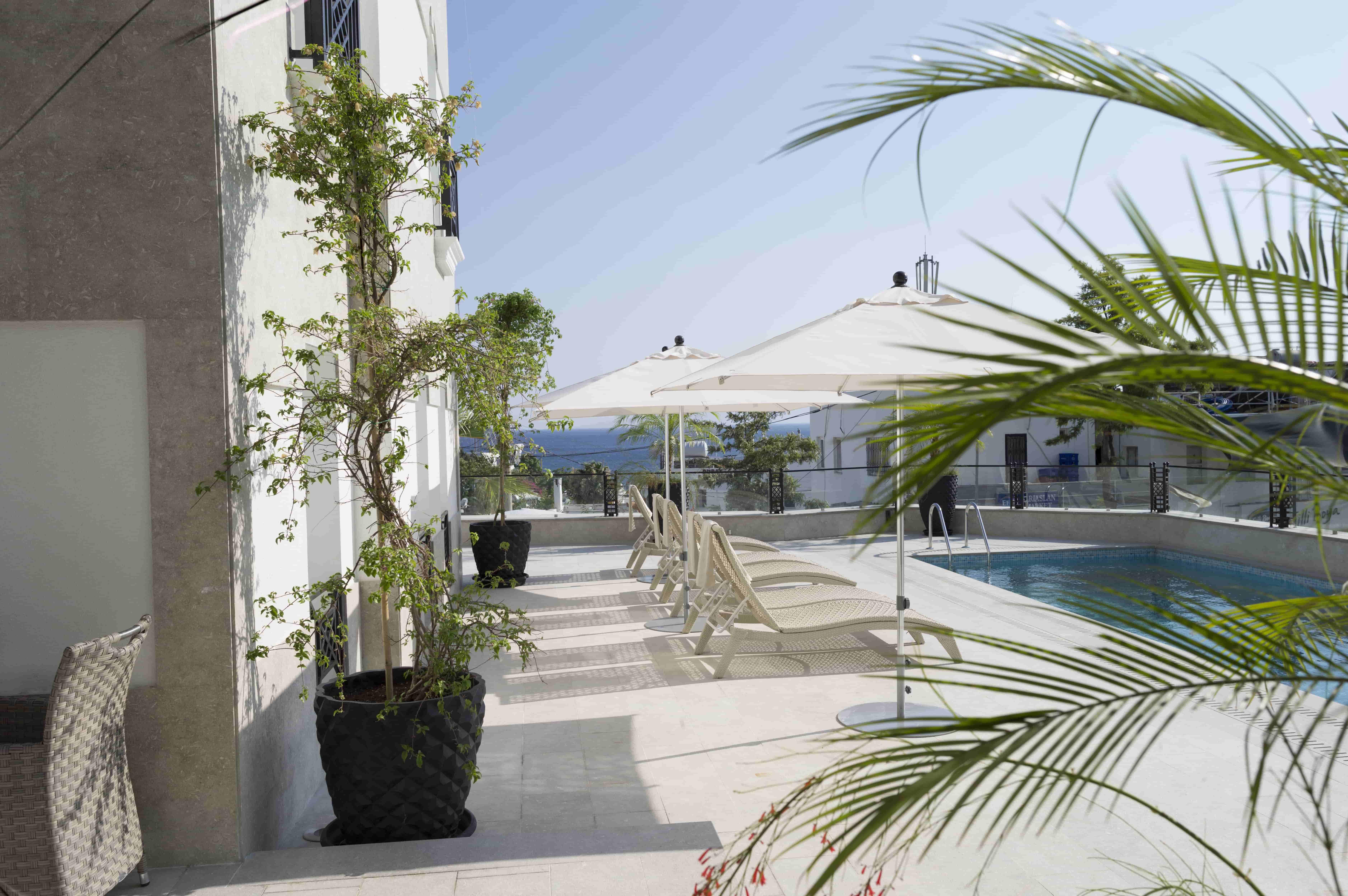 Ena Boutique & Residences Hotel 4*