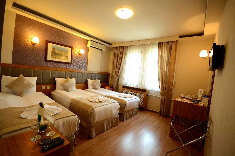Anzac Hotel 3*