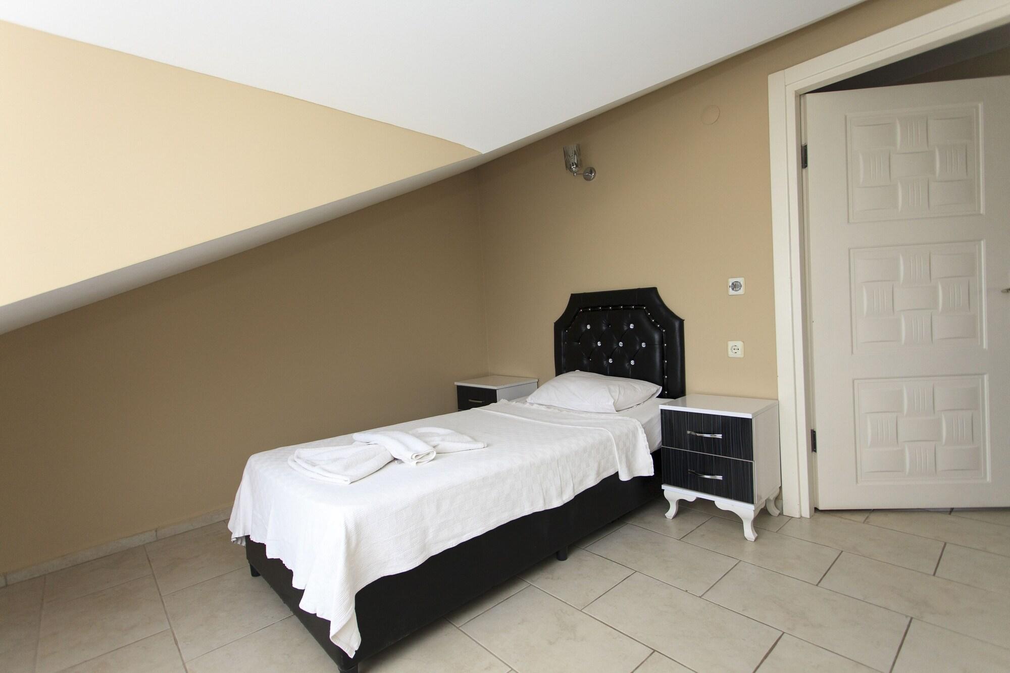Peace Hotel 2*