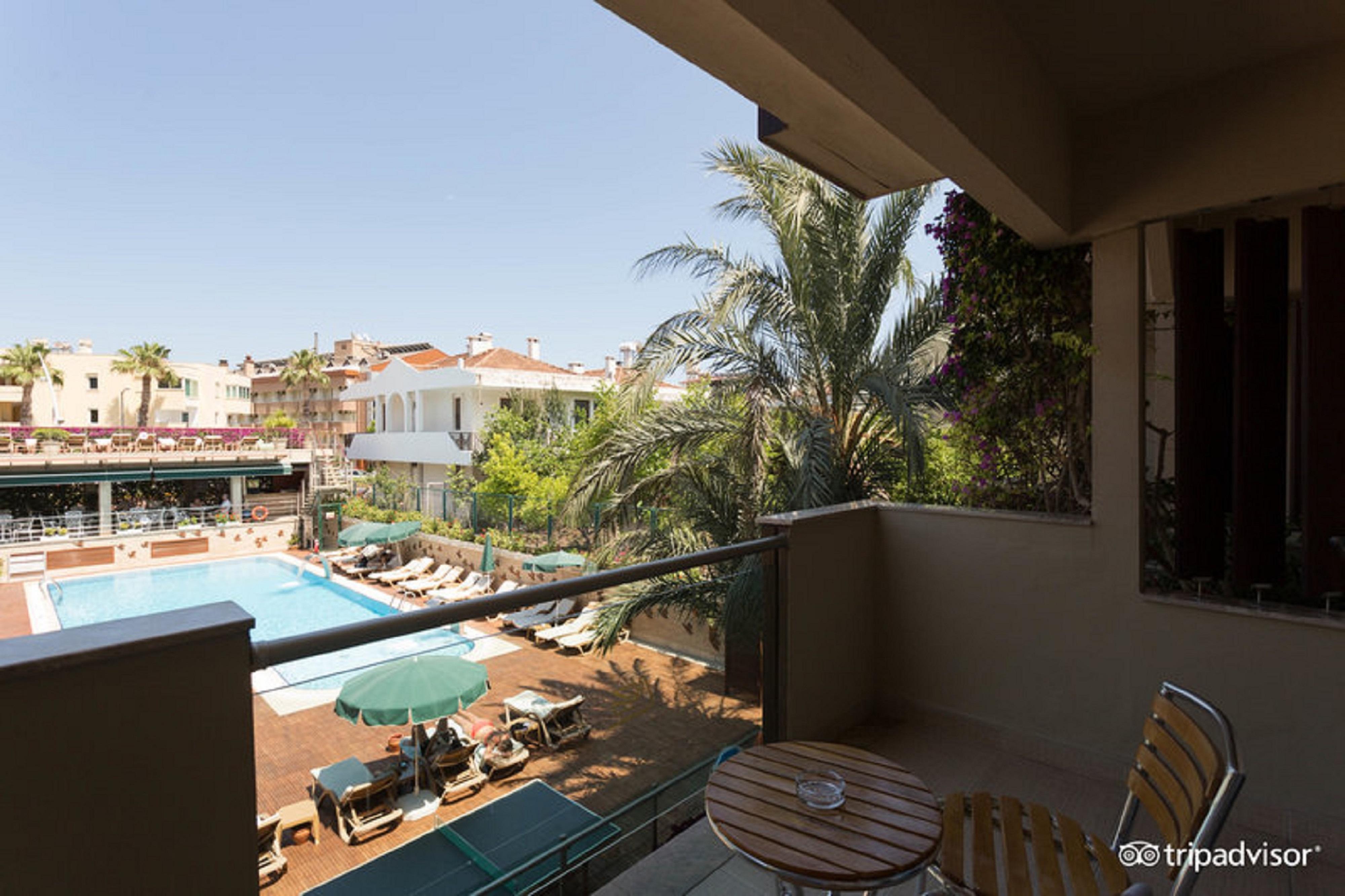 Hotel Ambassador Plaza