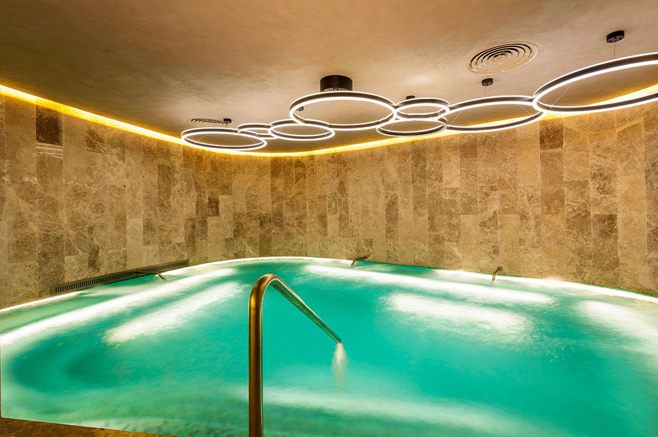 Tasigo Hotel 5*