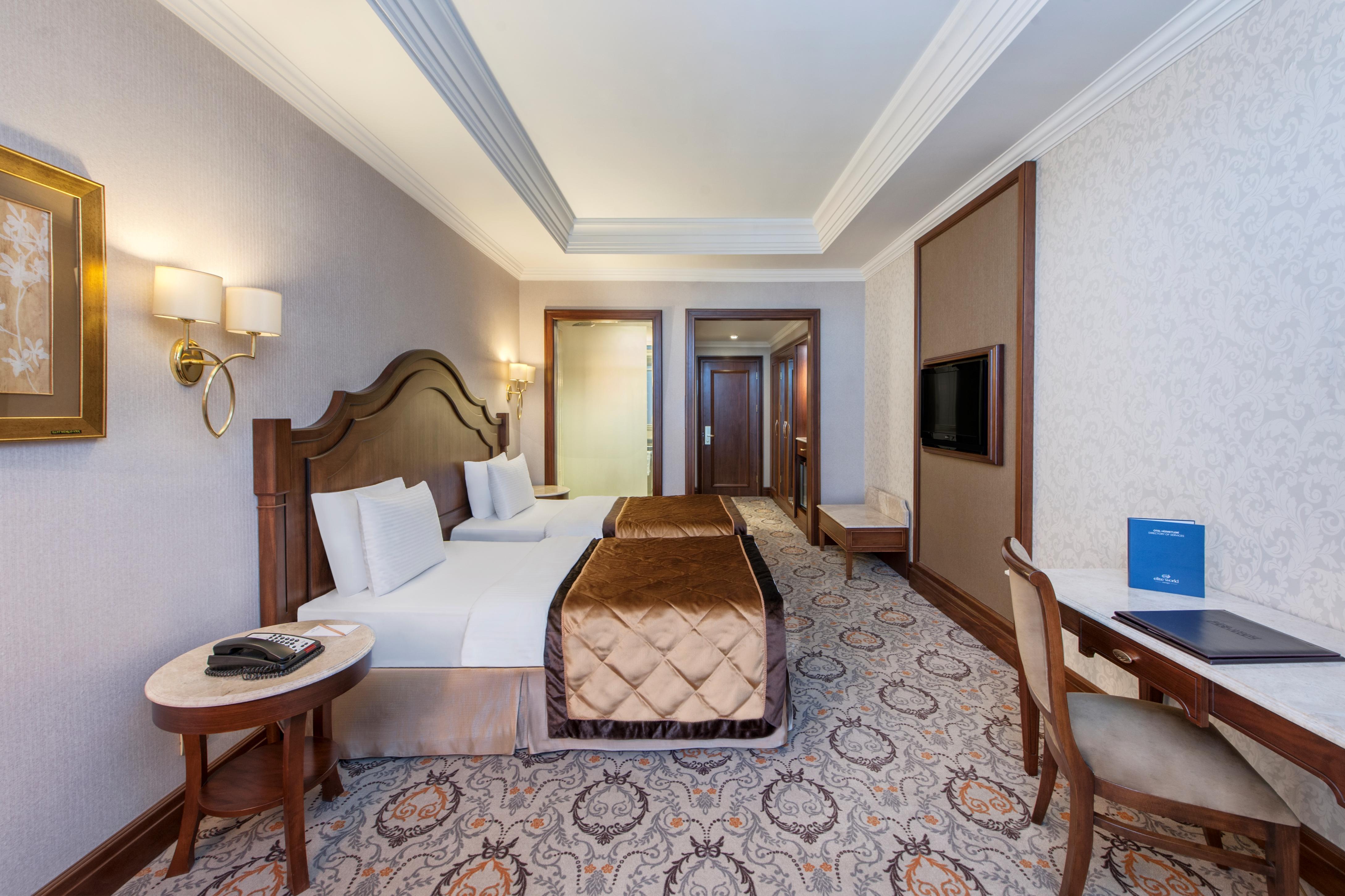 Elite World Hotel 5*