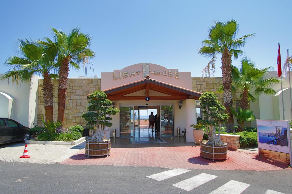 Lighthouse 4*