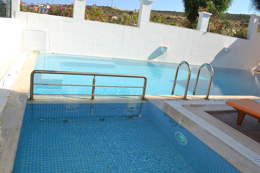 Lapis Port Surf Bed & Breakfast 2*