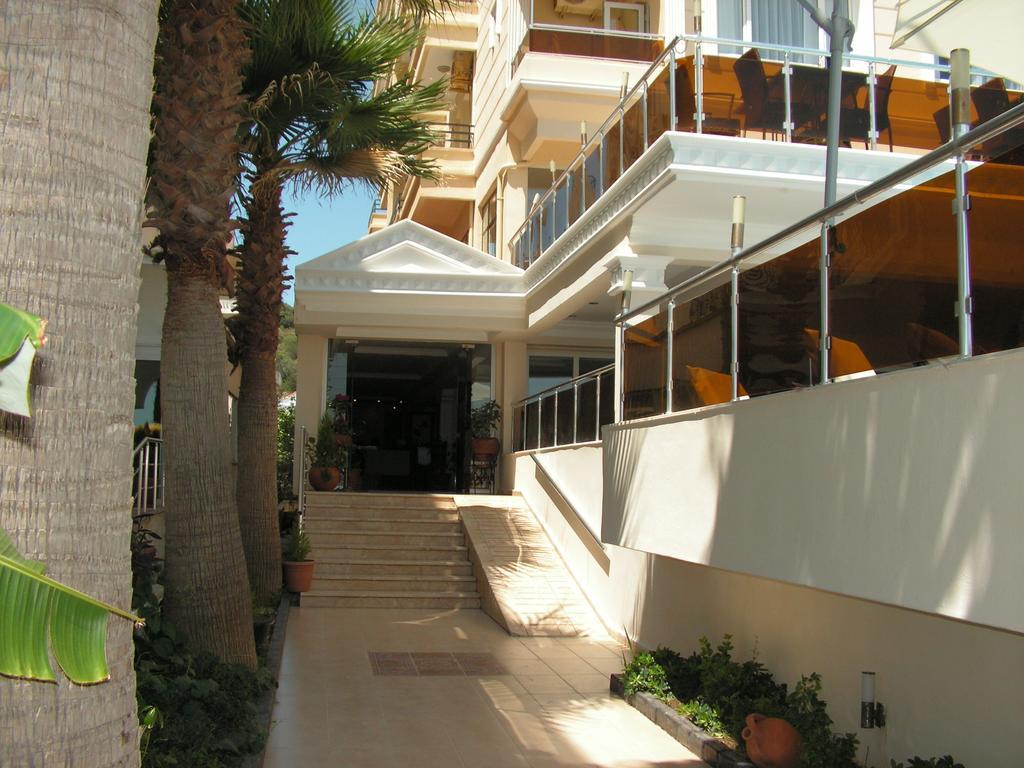 Amphora Hotel 3*