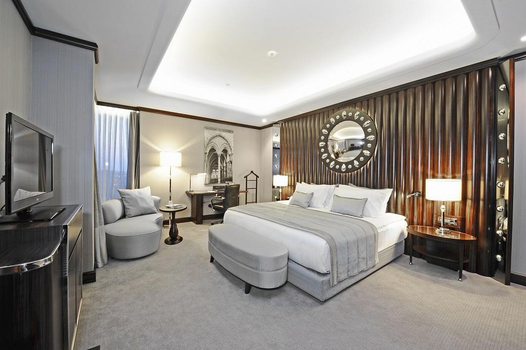 Crowne Plaza Convention Center & Thermal By Ihg 5*