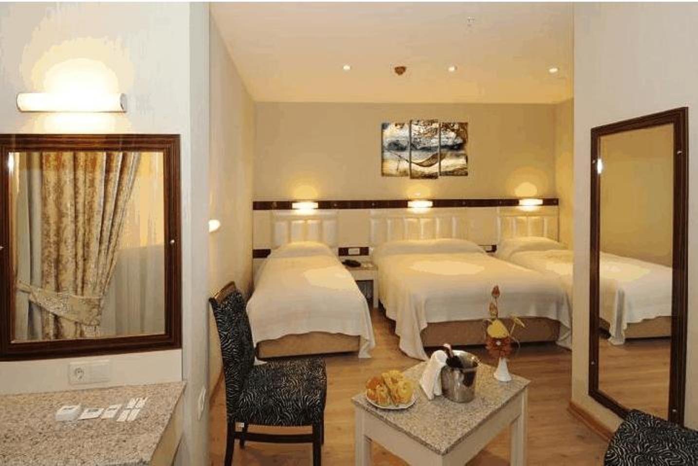 Hotel The Port 4*