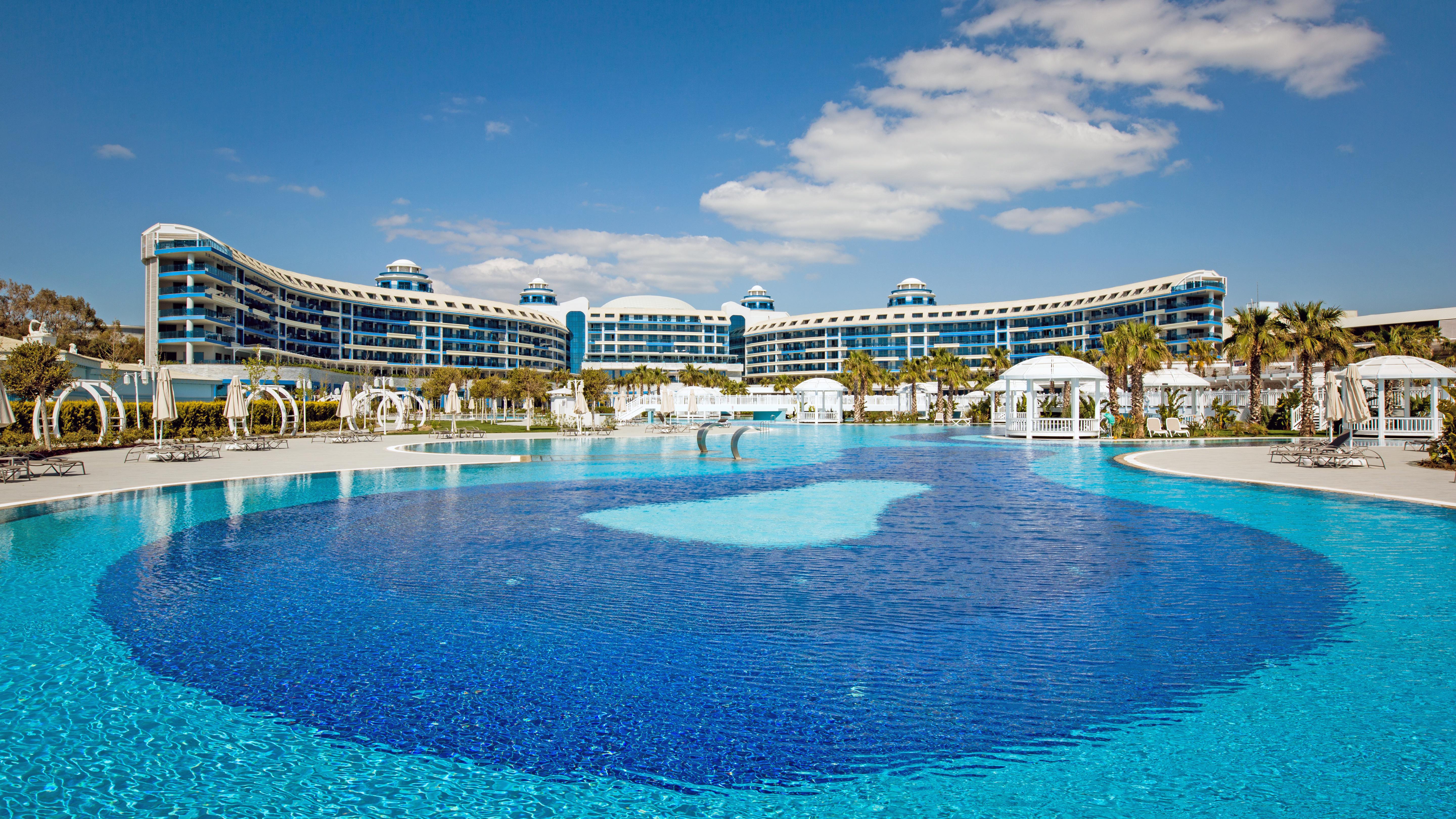 Sueno Deluxe Hotel