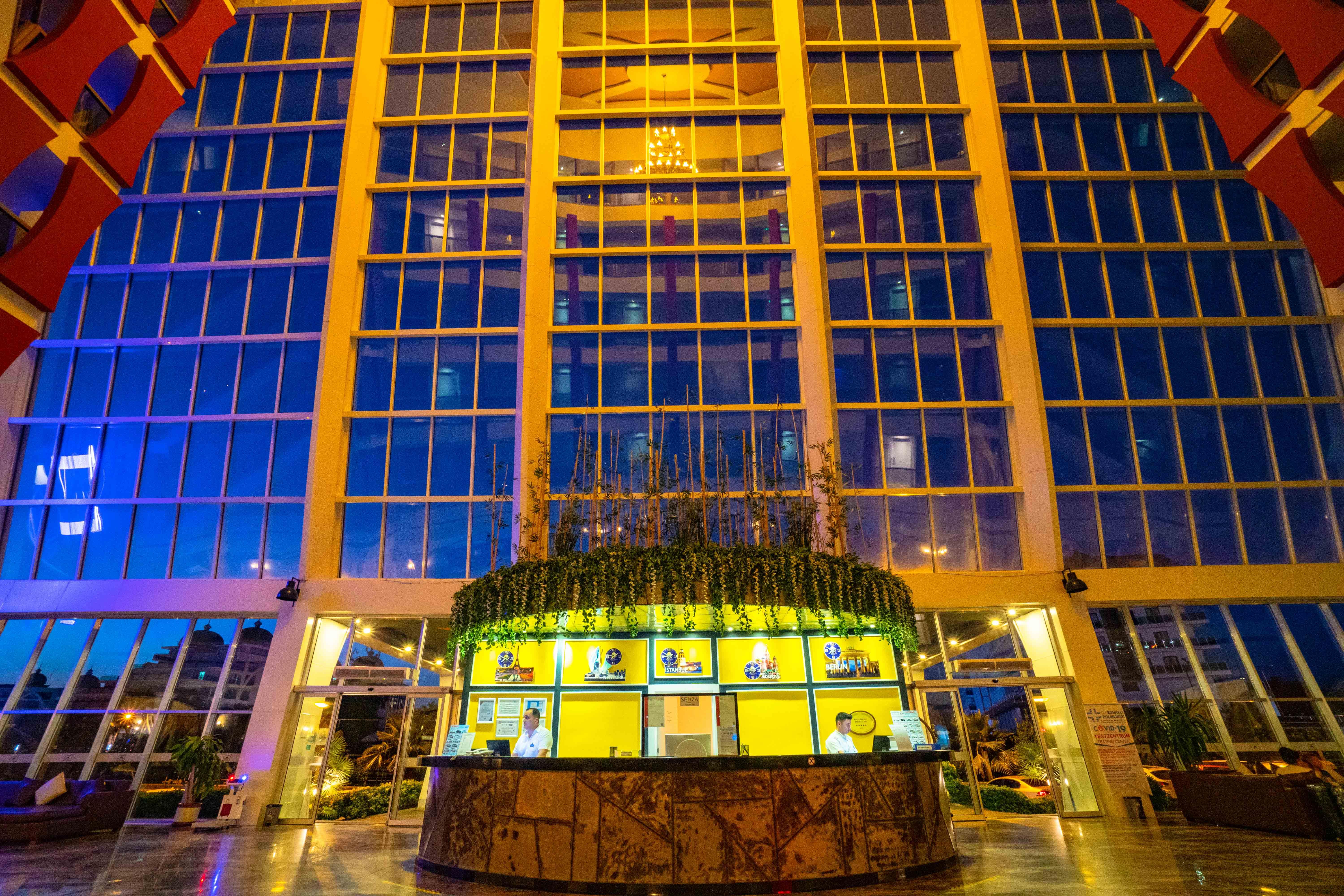 Senza The & Hotel