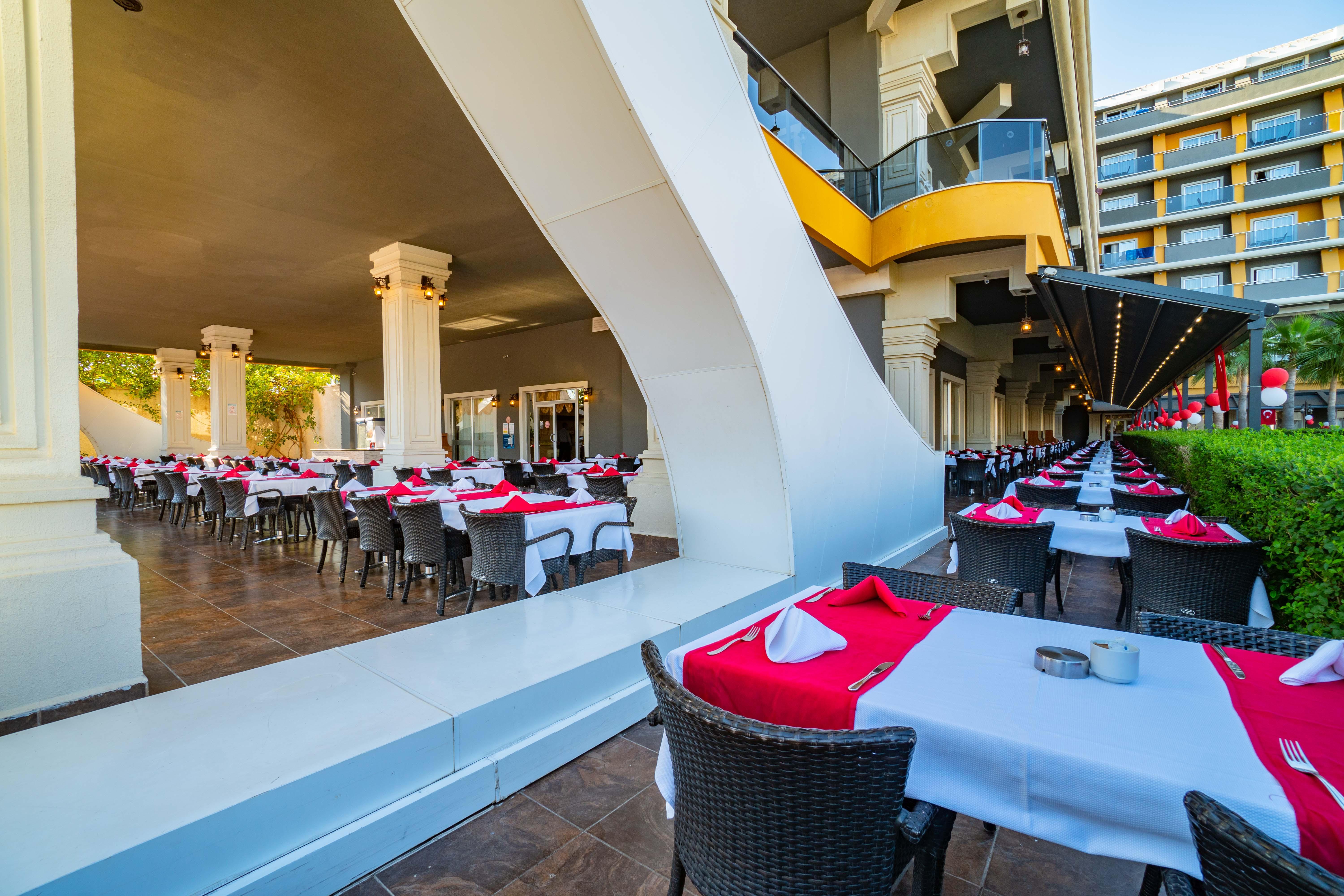 Senza The & Hotel