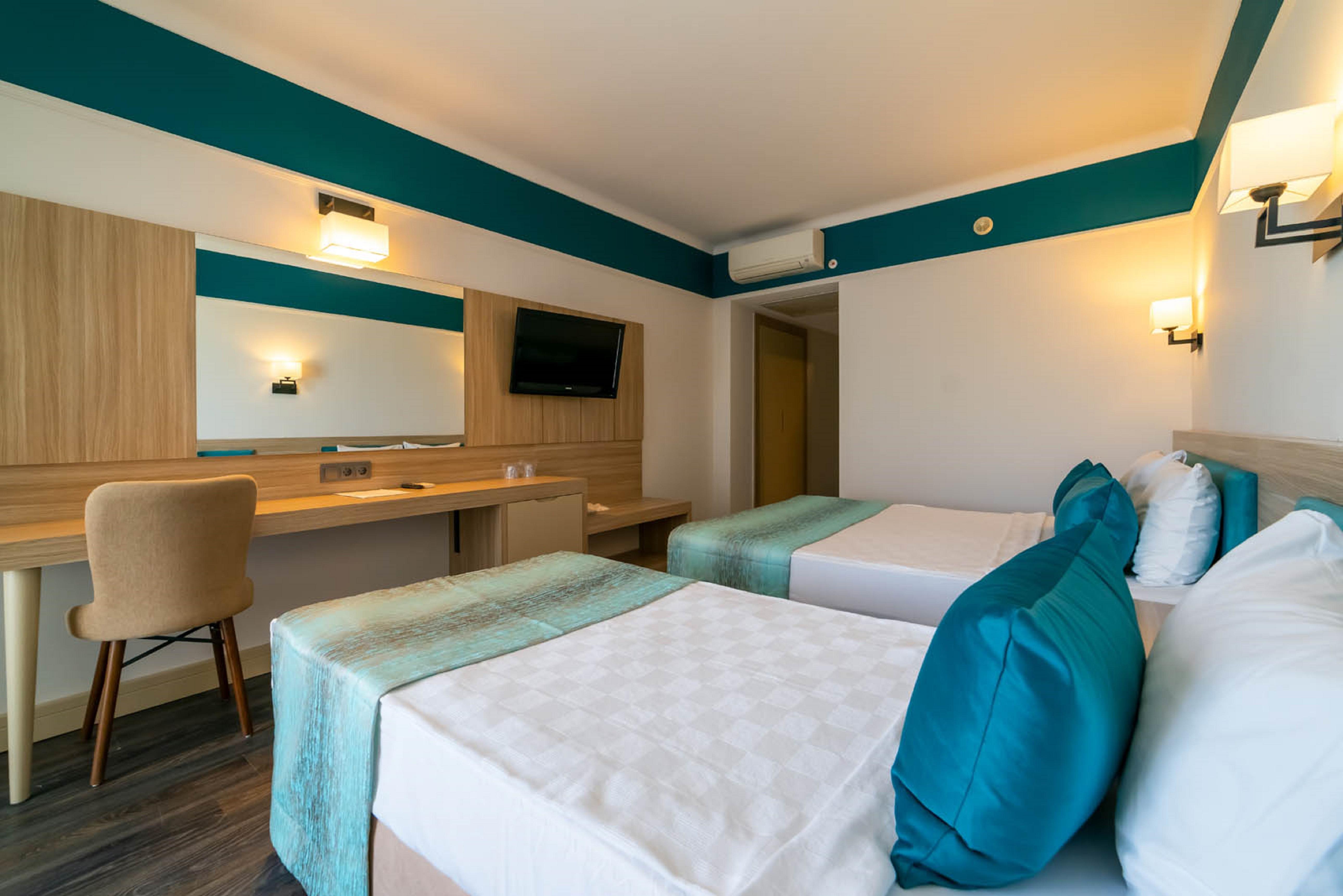 Resort Amara Family Side