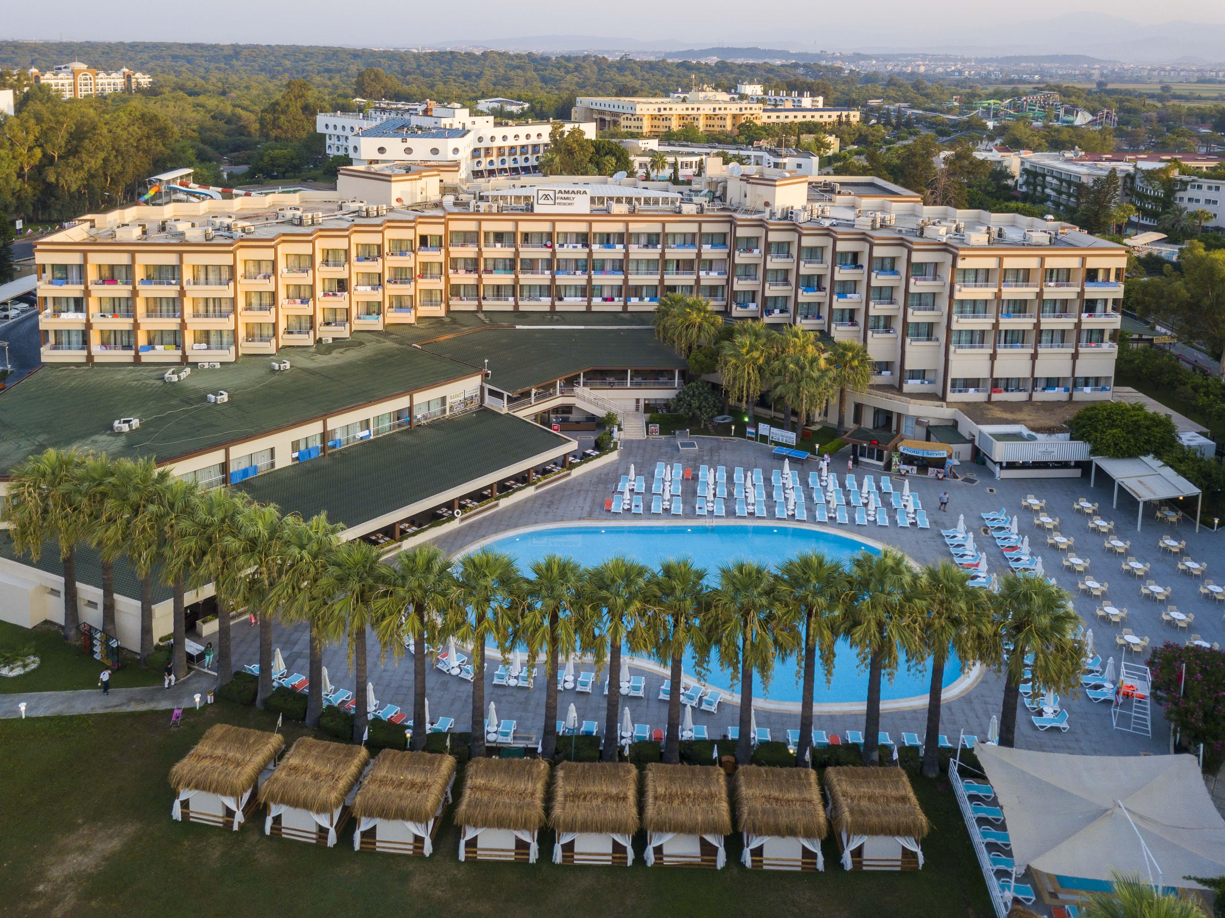 Resort Amara Family Side