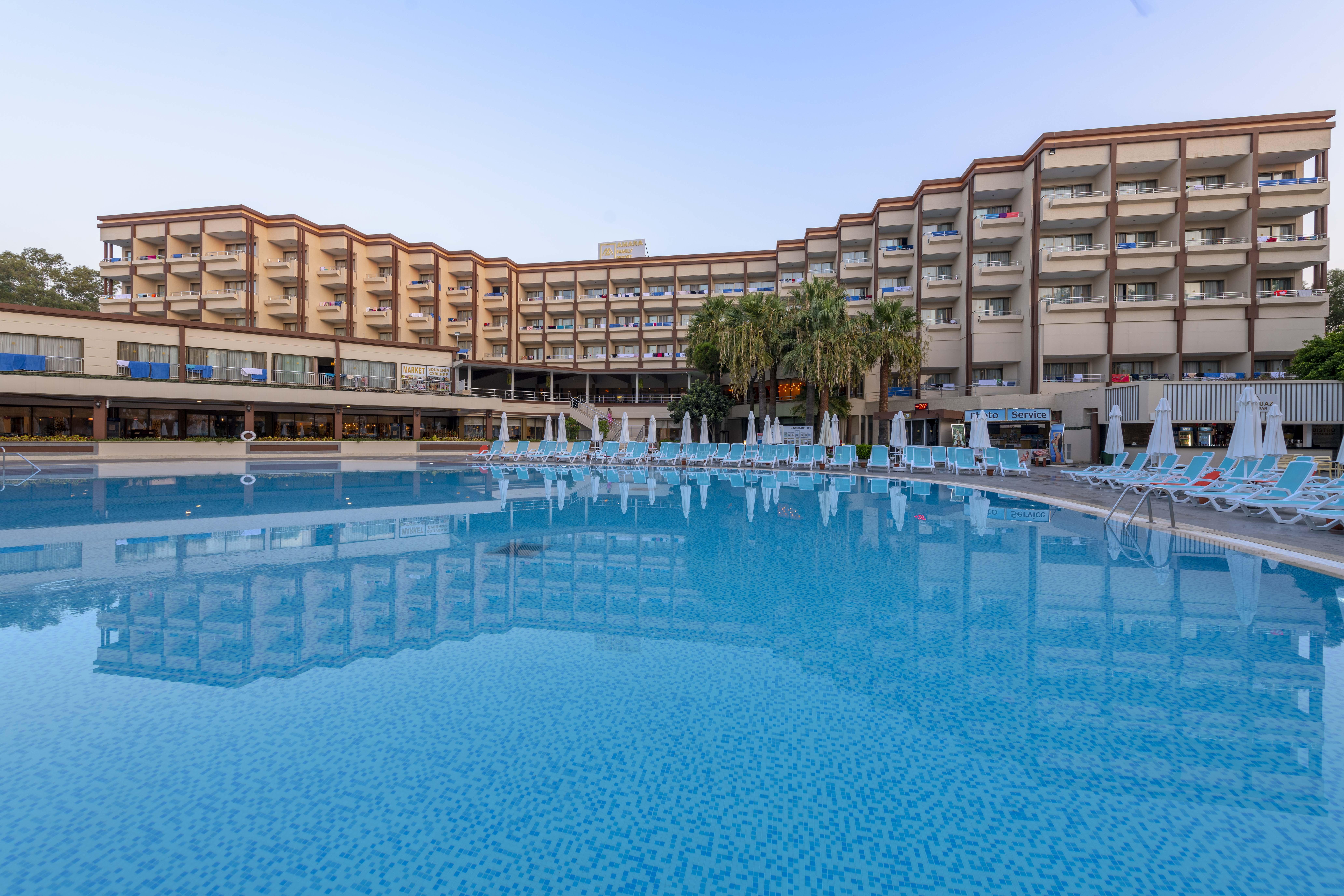 Resort Amara Family Side