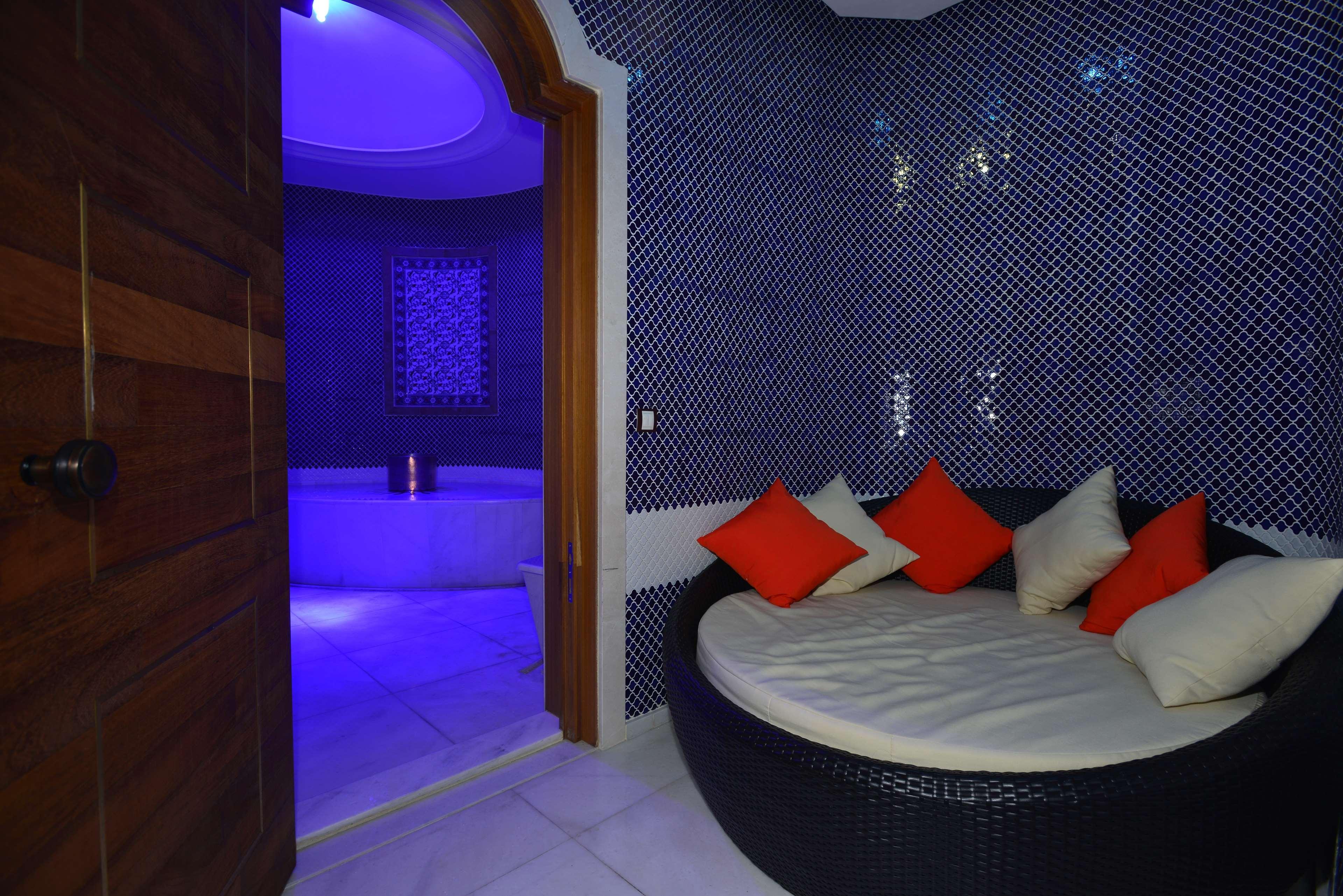 Wellborn Luxury Hotel