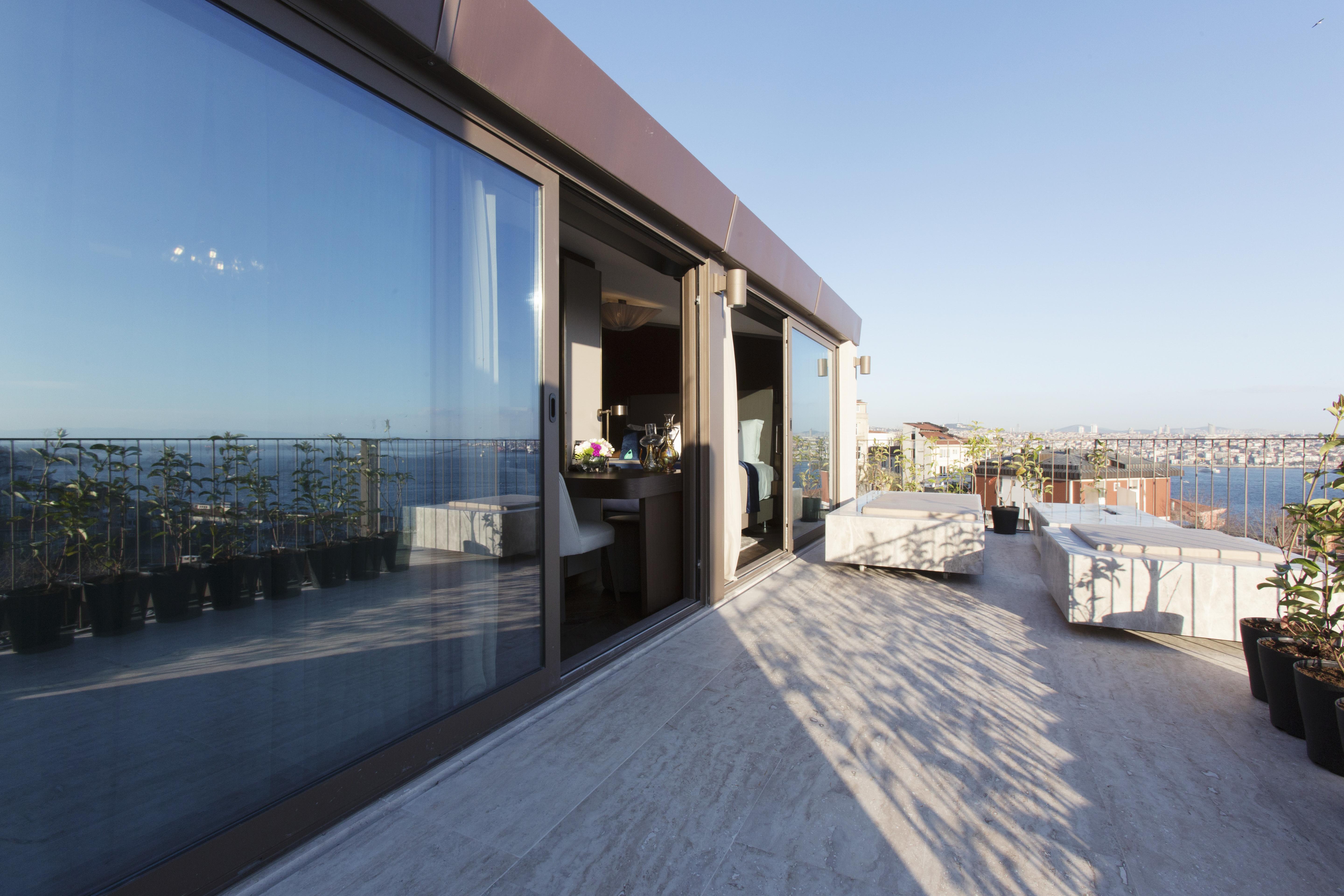 Noble22 Suites-special Category Aparthotel 3*