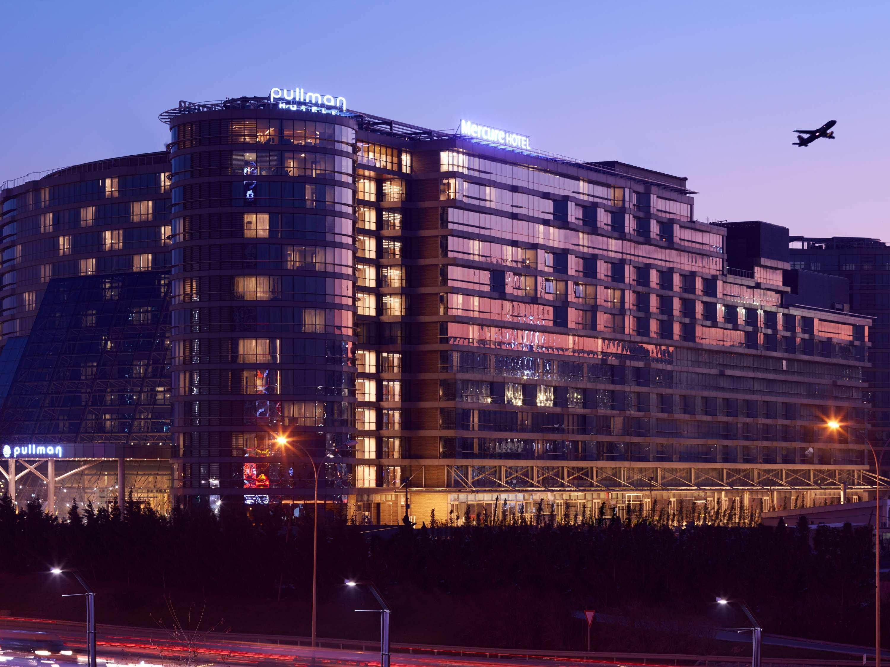 Mercure West & Convention Center Hotel 5*