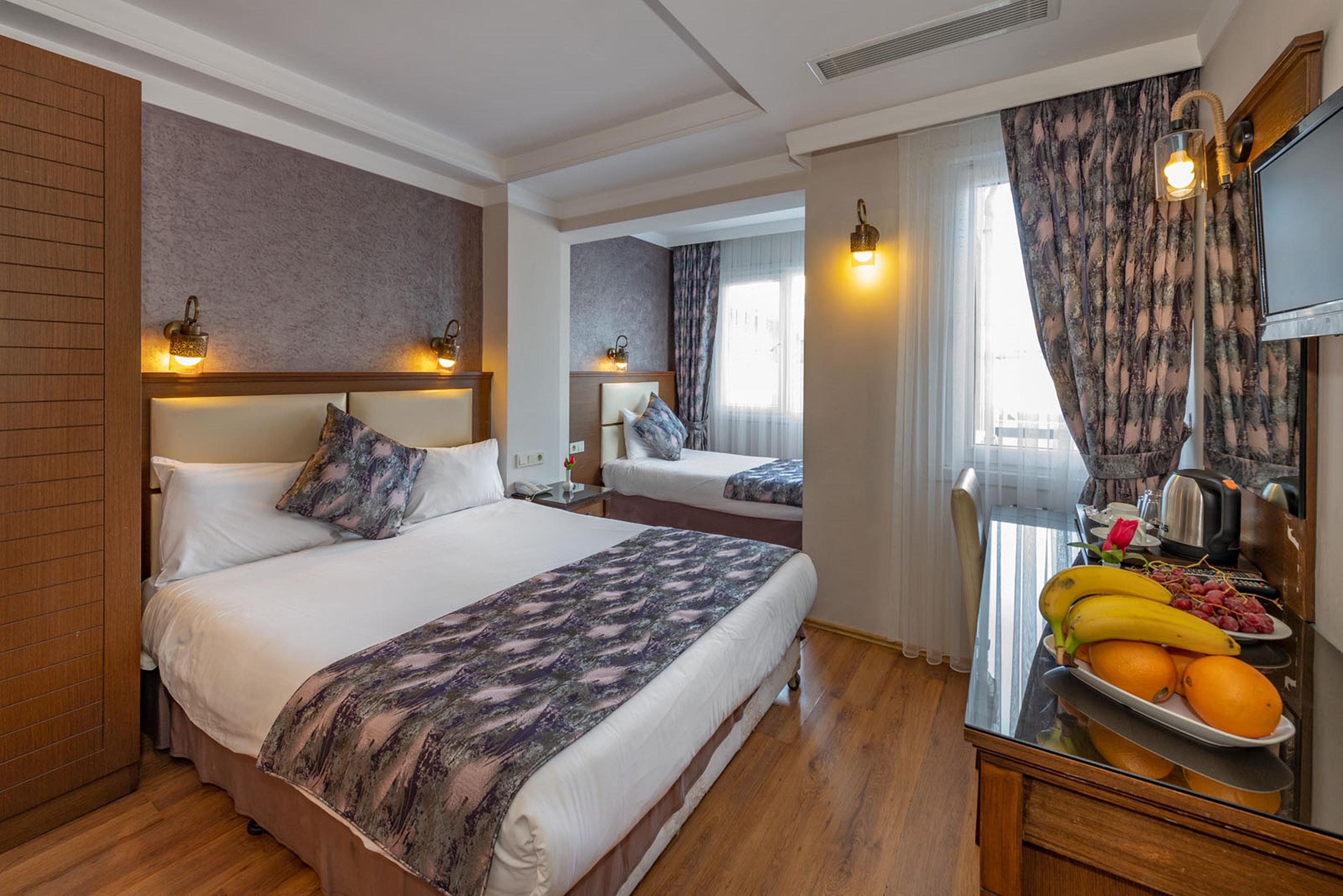 Aristocrat Hotel 3*