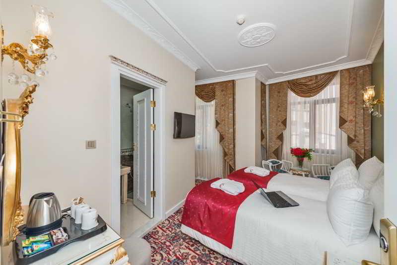 Galatower Hotel 3*