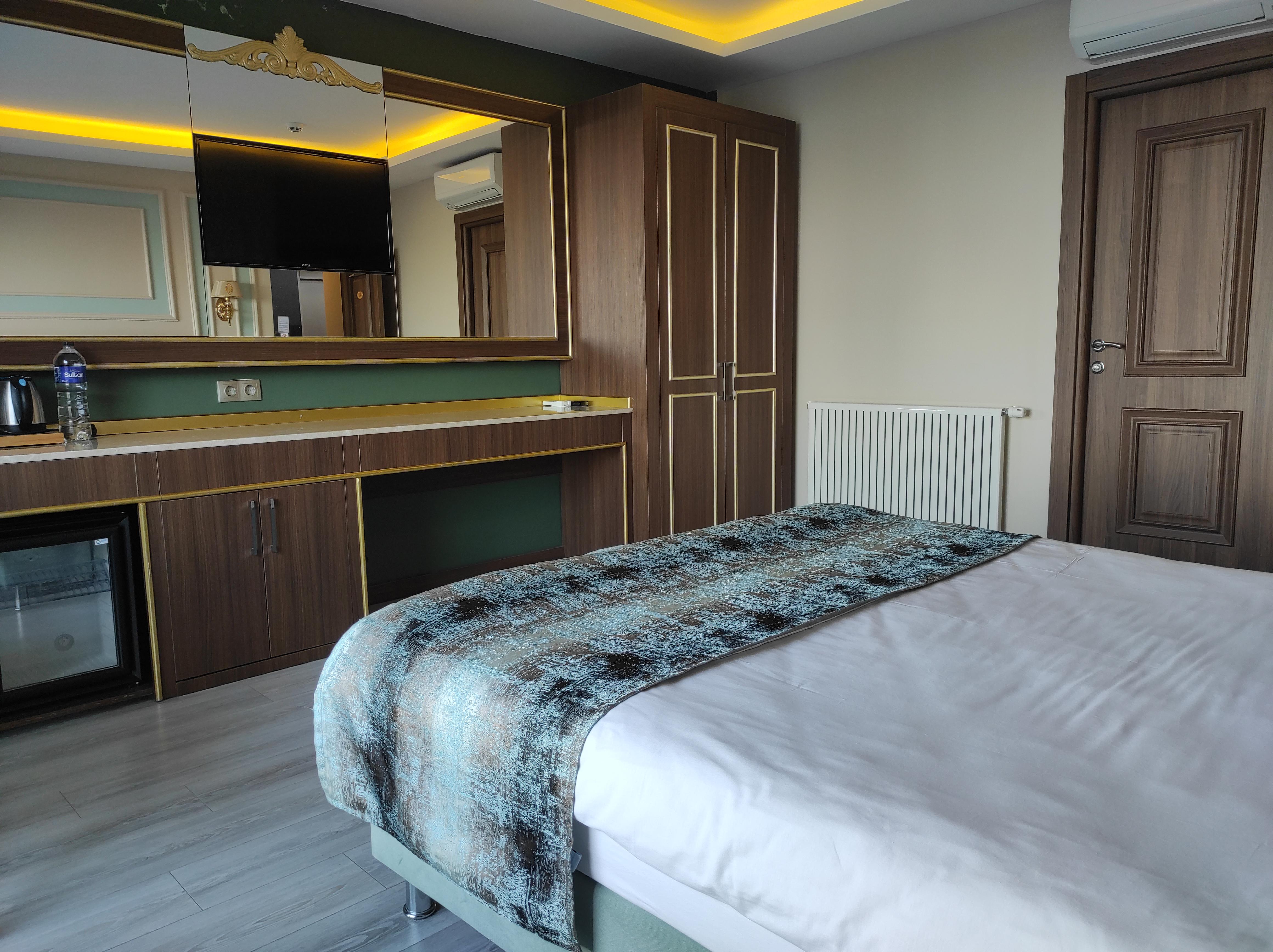 Magnaura House Hotel
