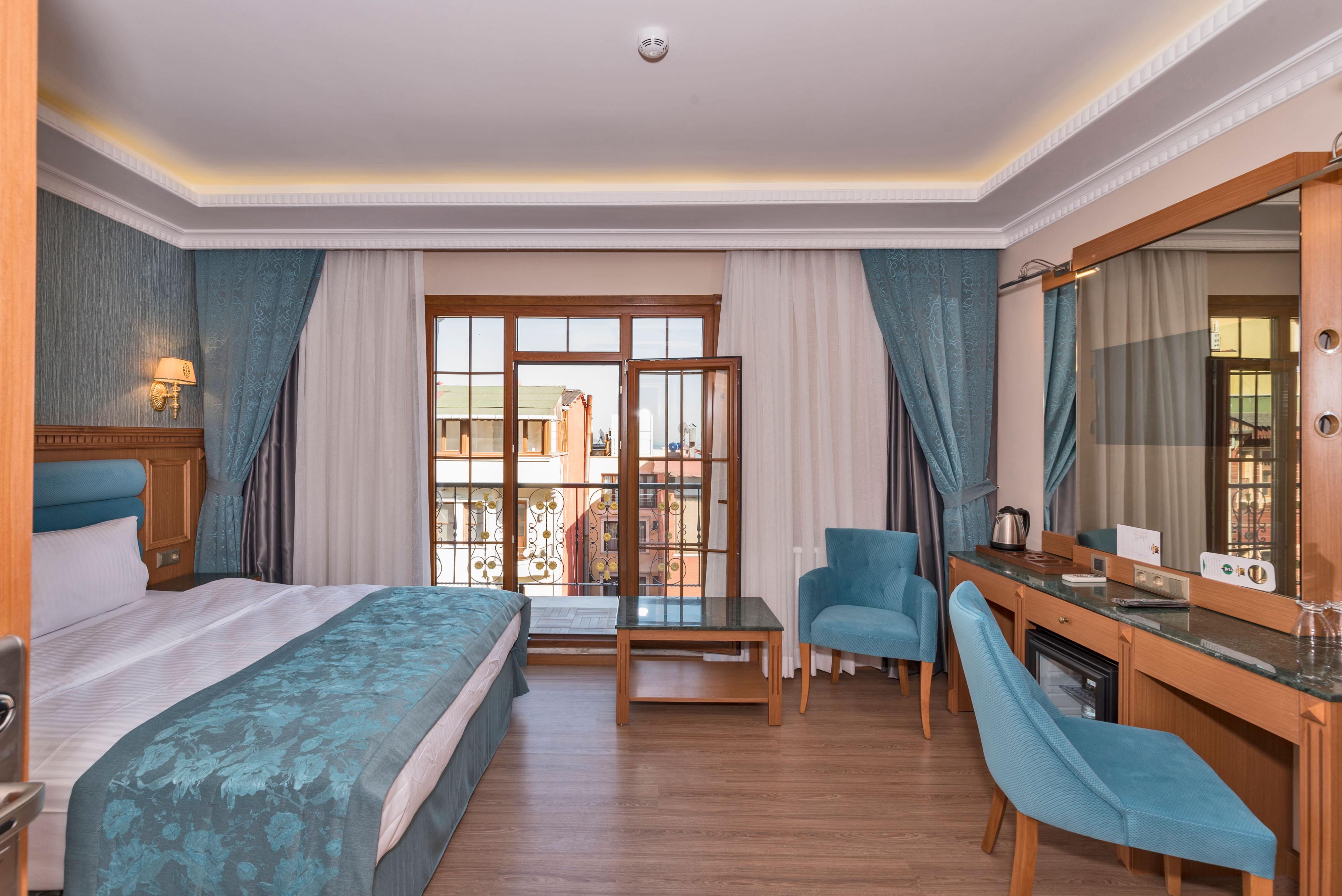 Magnaura House Hotel 3*