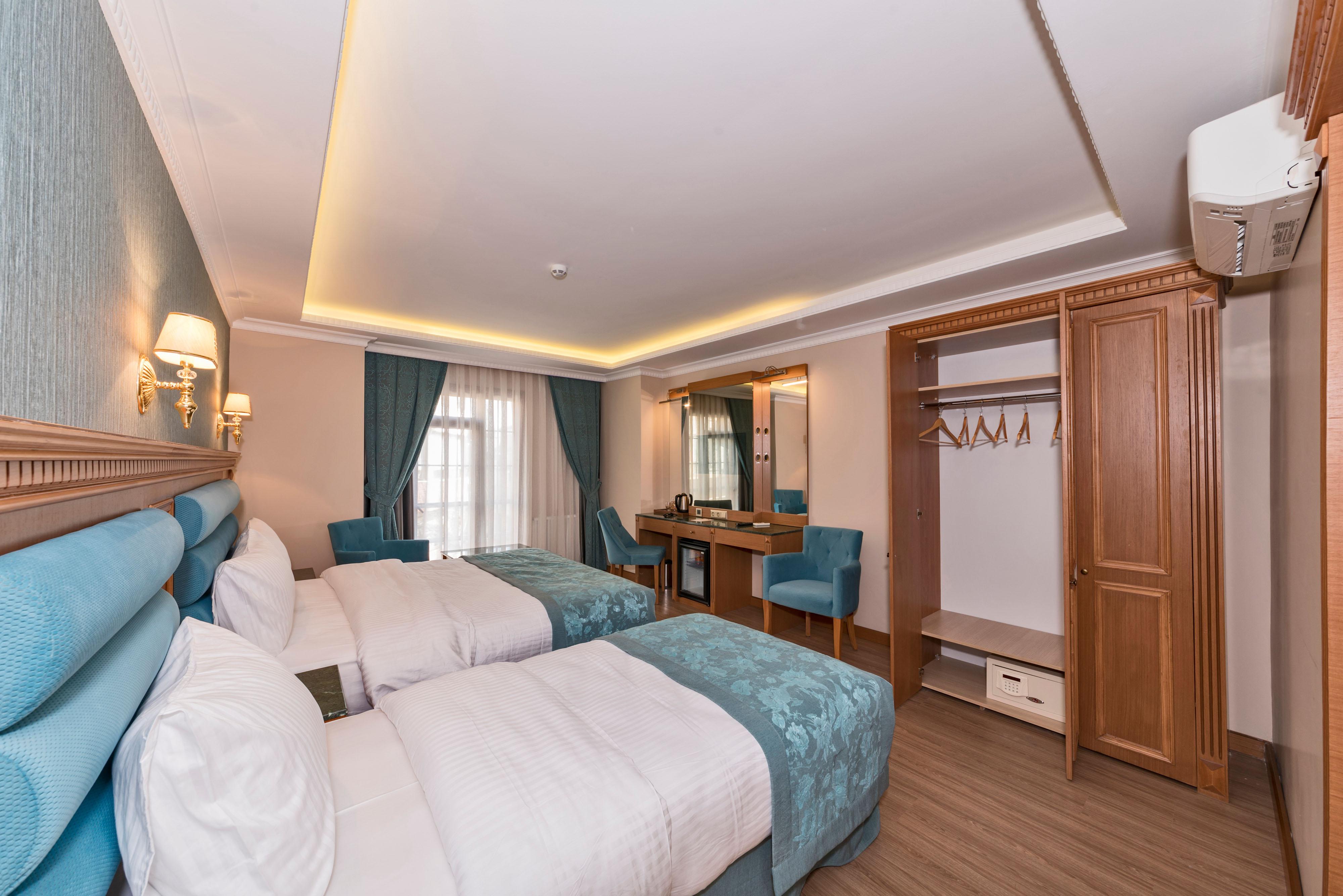 Magnaura House Hotel