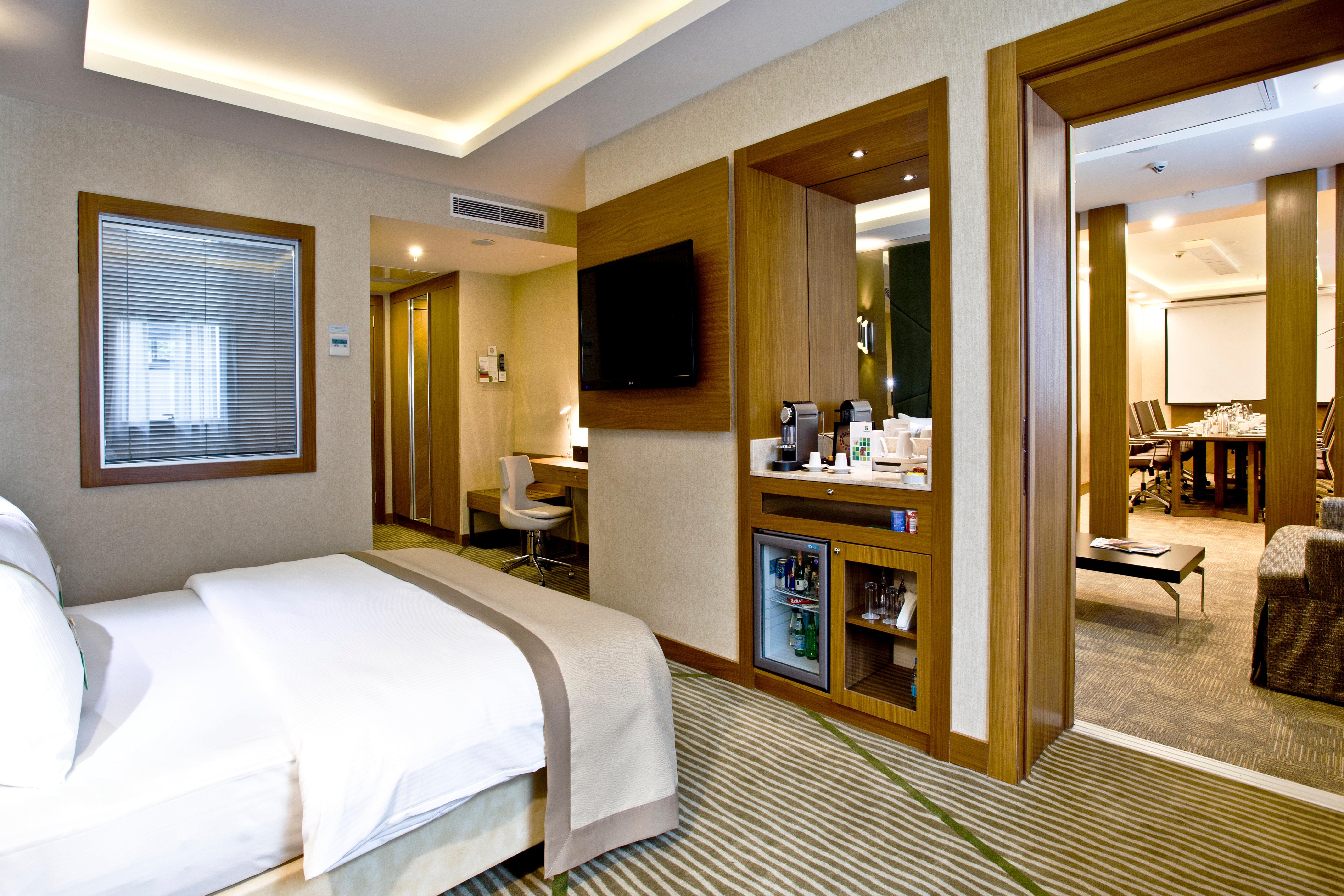 Hotel By Ihg