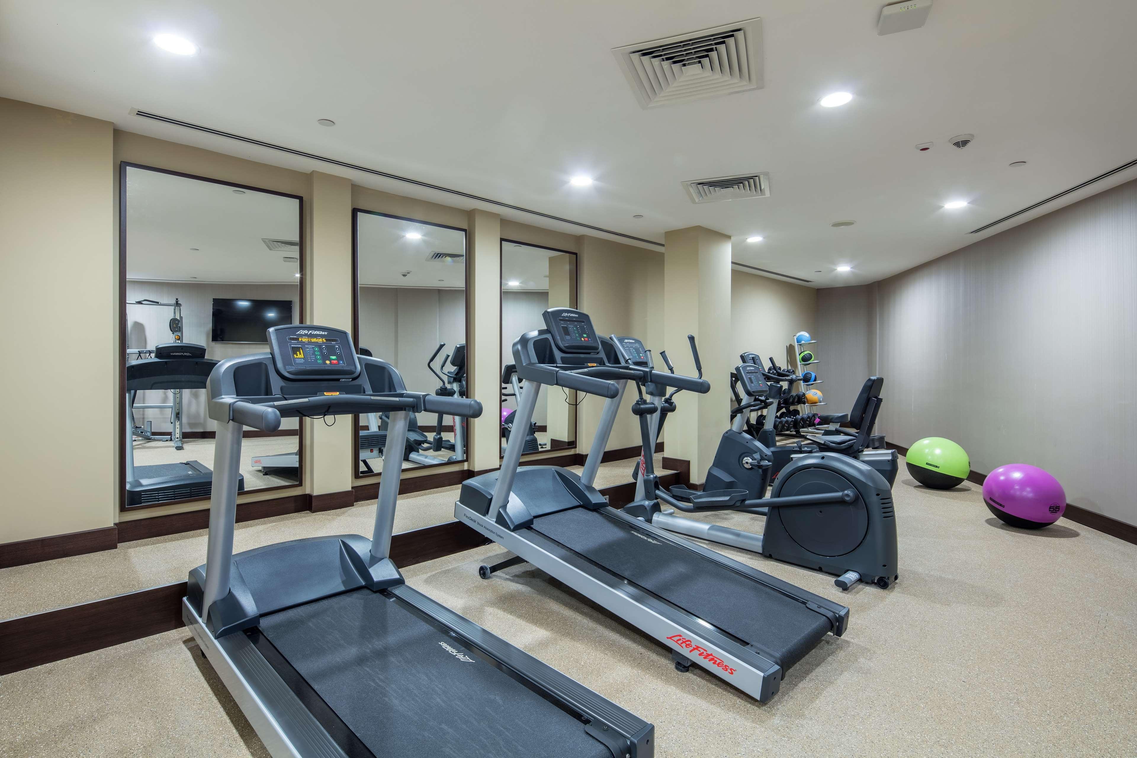 Hilton Garden Hotel 4*